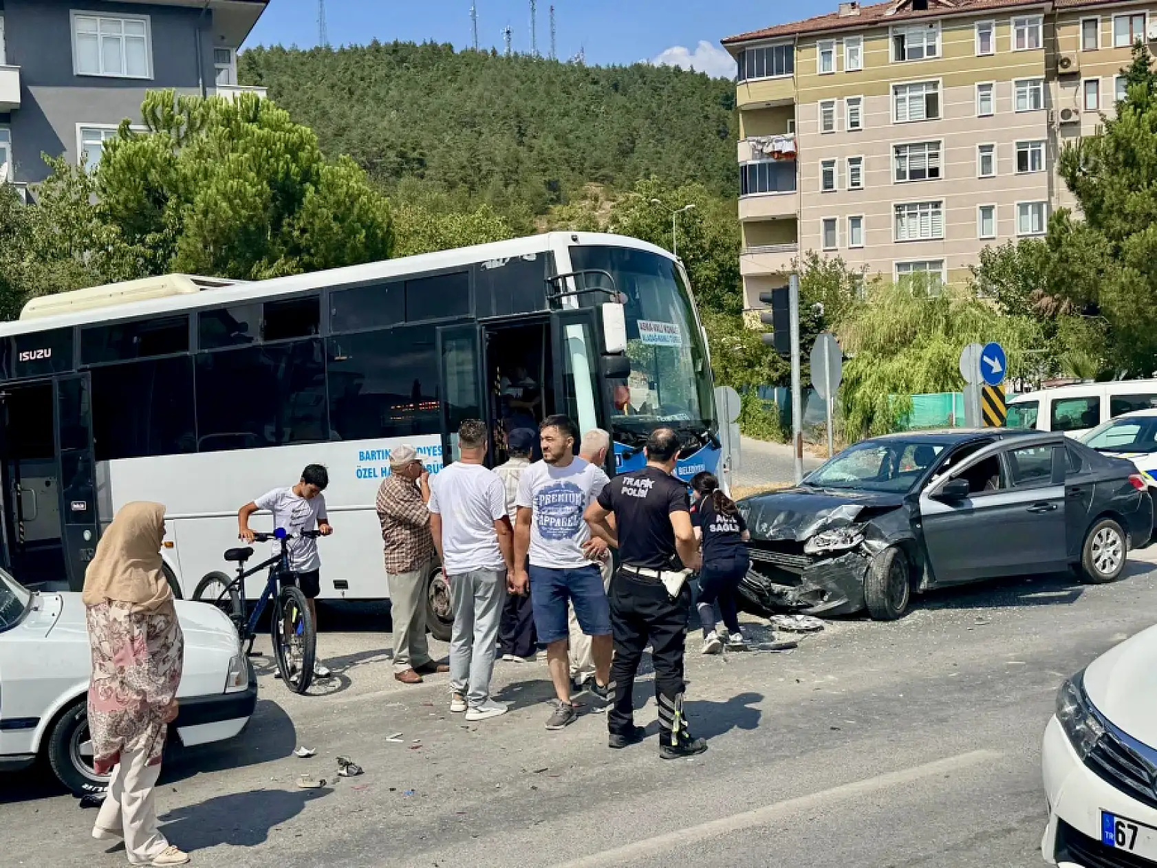 Valilik konut kavşağında zincirleme kaza