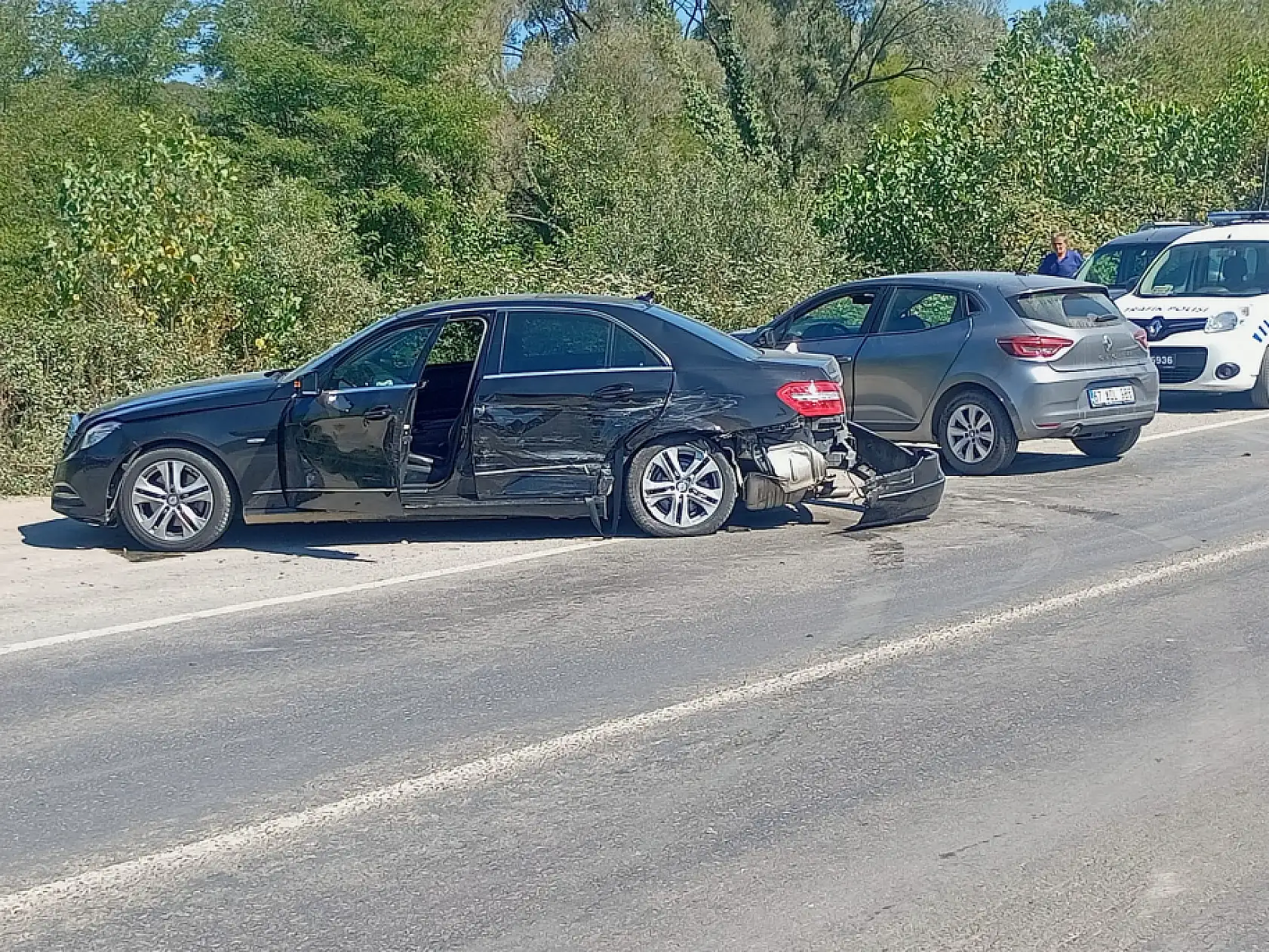 Araçlar birbirine girdi