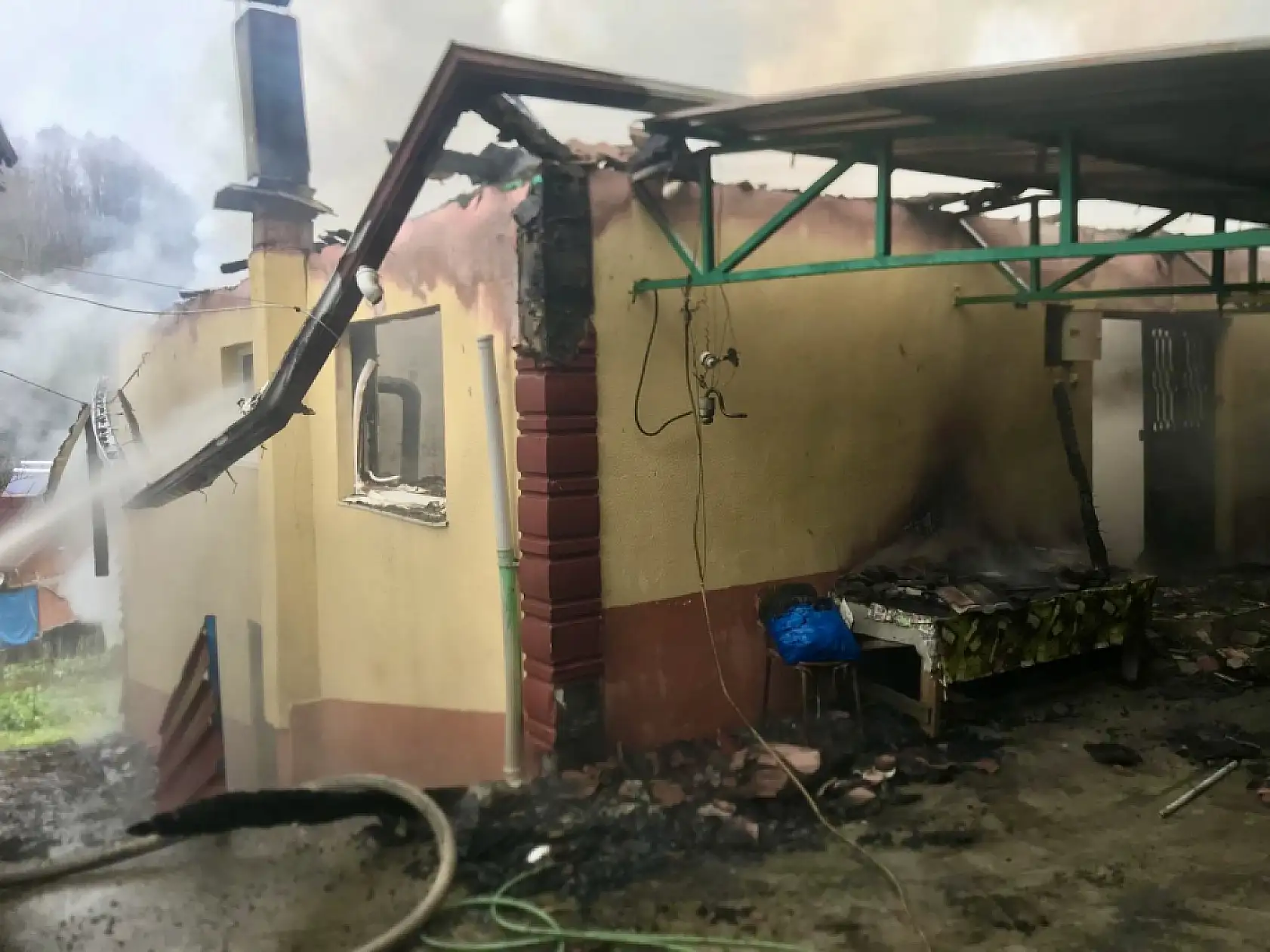 Bartın'da yaşlı çiftin evi yandı