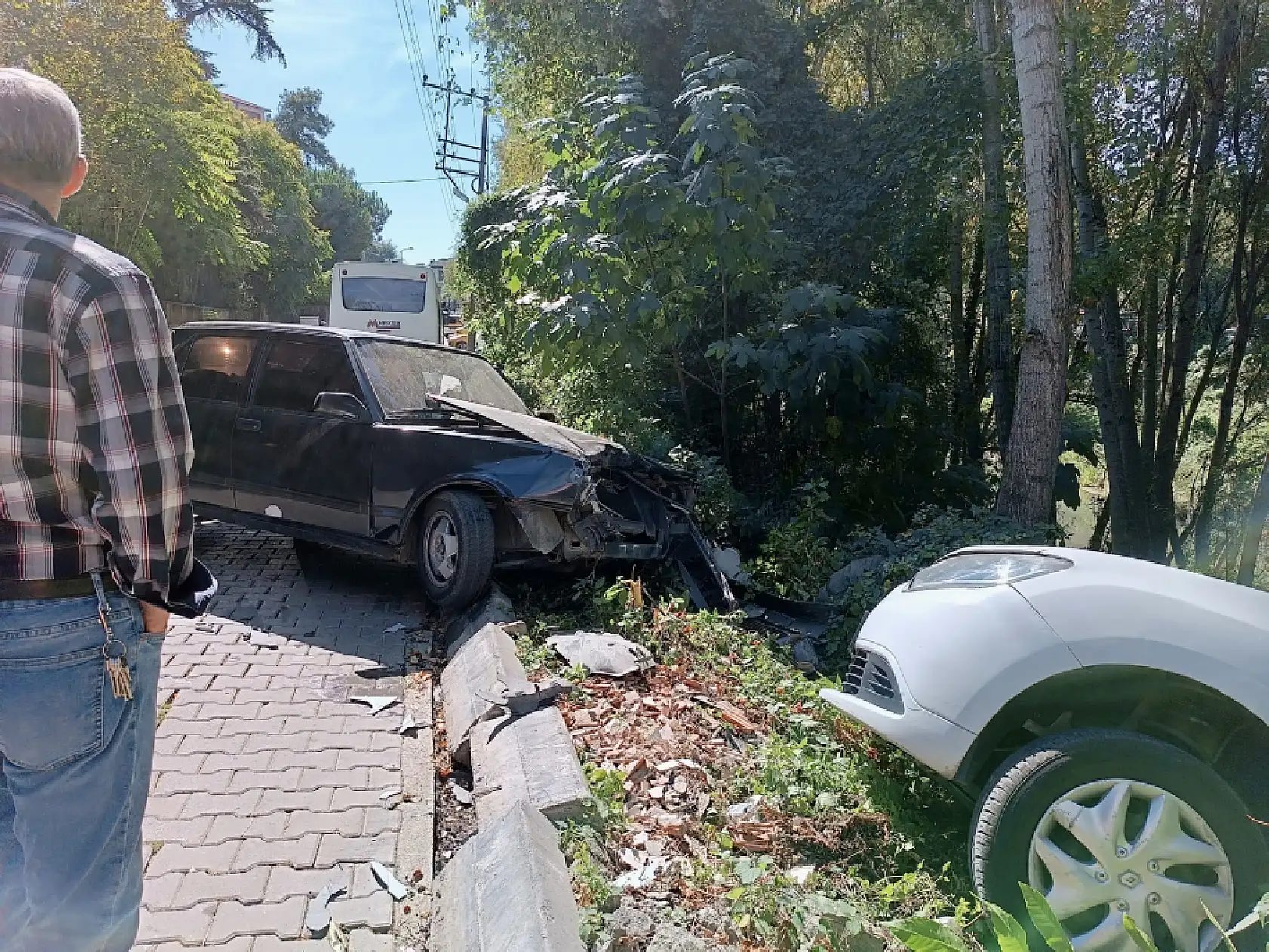 Irmak kenarında korkutan kaza