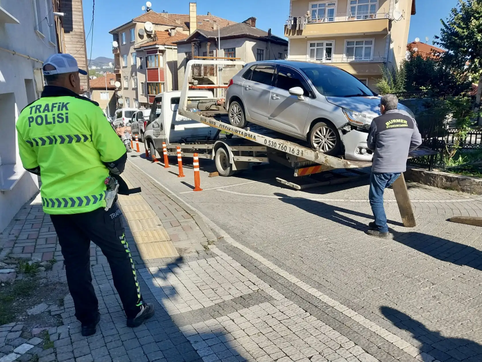 Çeşme bahçesine girdi