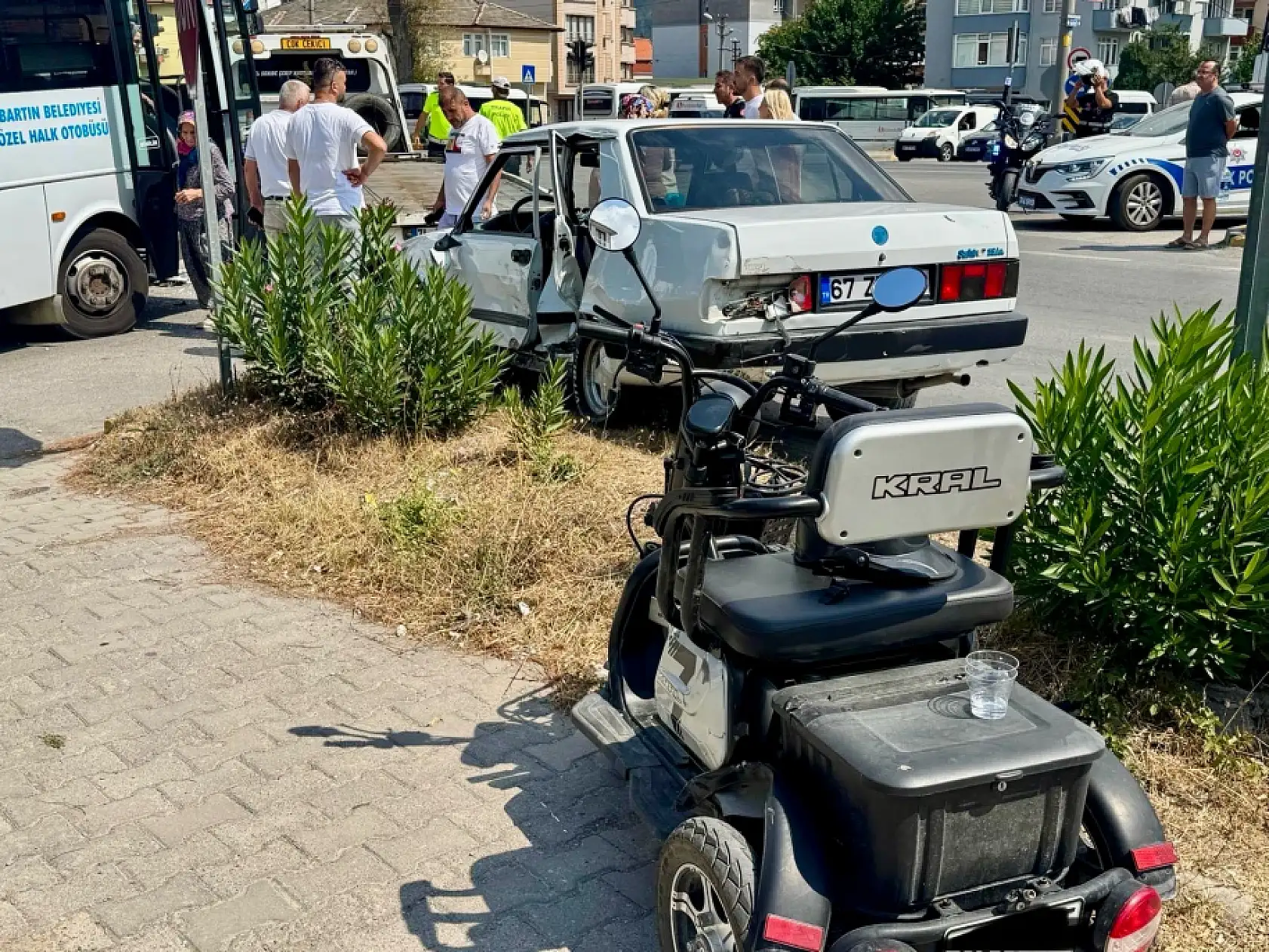 Valilik konut kavşağında zincirleme kaza