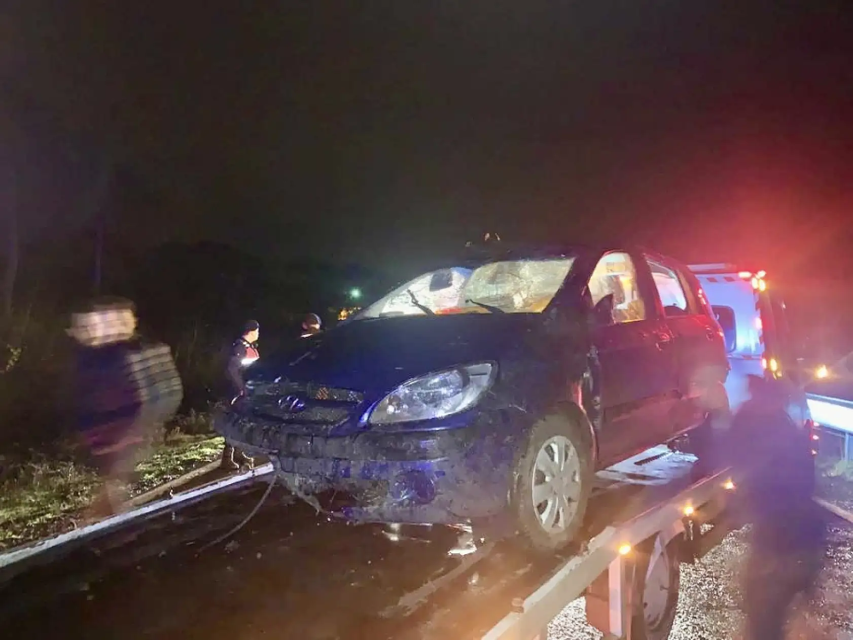 Yoldan çıkıp takla attı