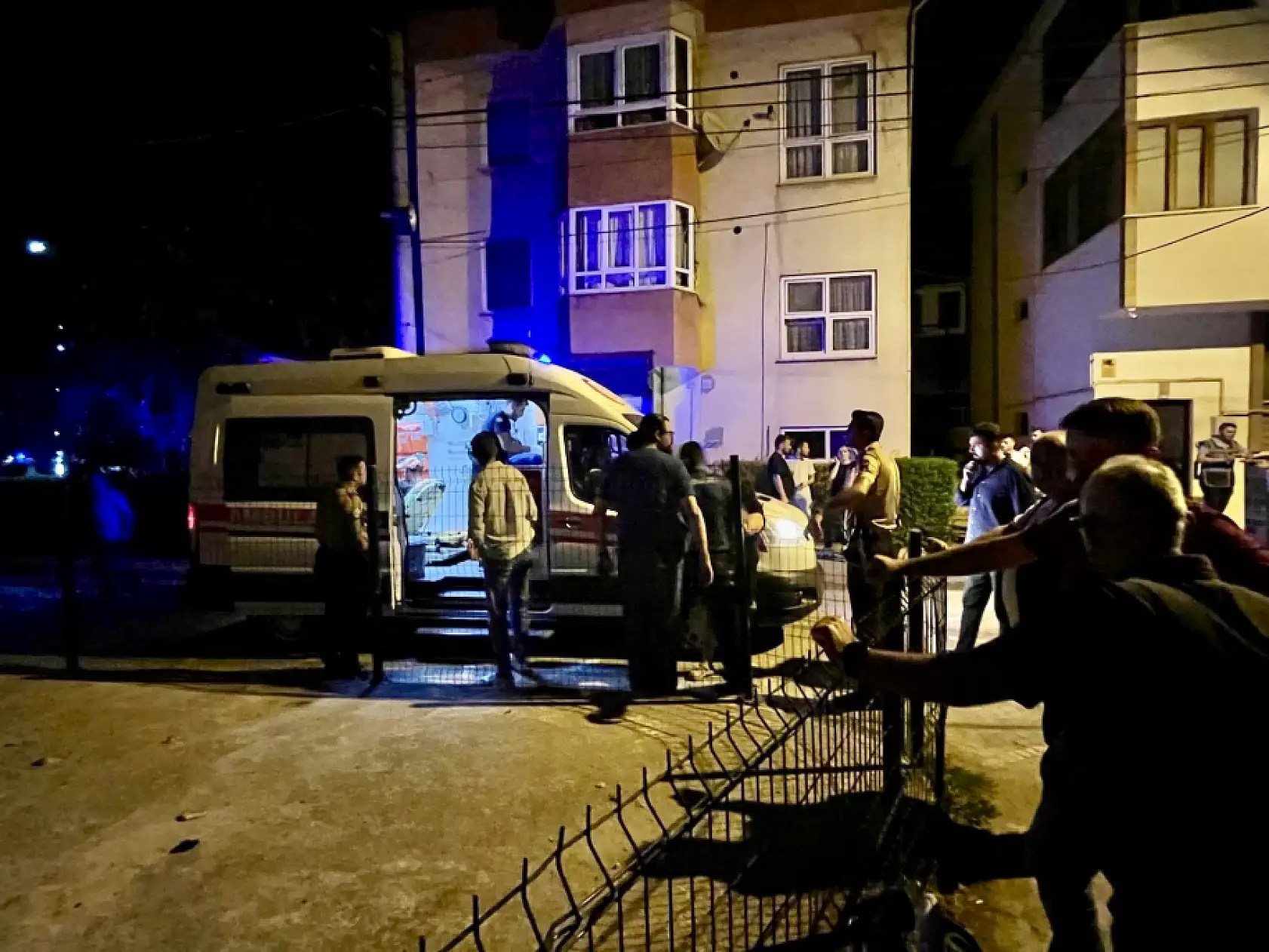 Yardıma gitti, sopayla darp edildi