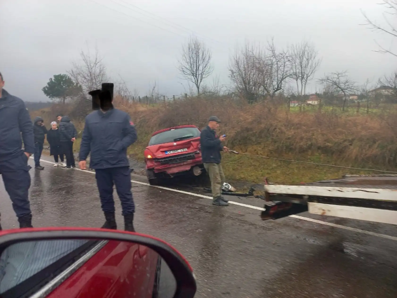 İslak zeminde kontrolden çıktı