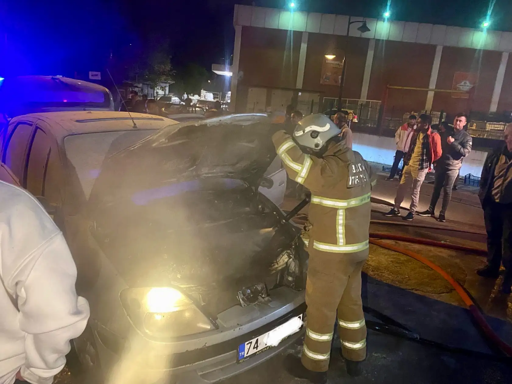 Seyir halindeki araçta yangın