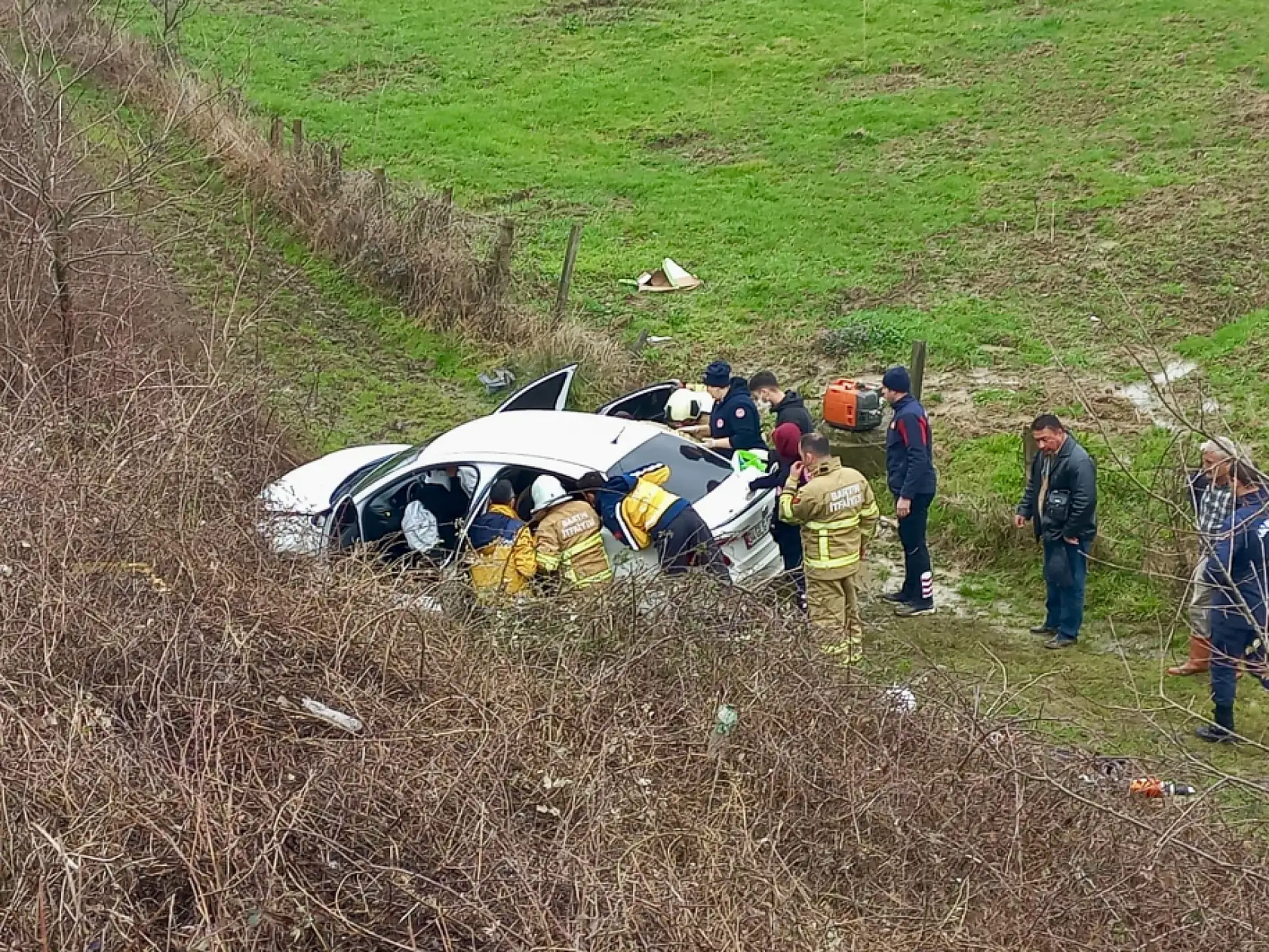 Burada kayan şarampole uçuyor