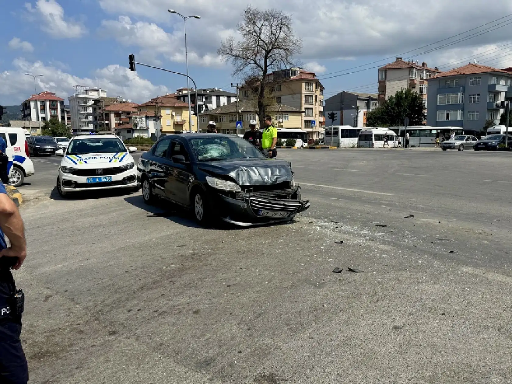 Valilik konut kavşağında zincirleme kaza