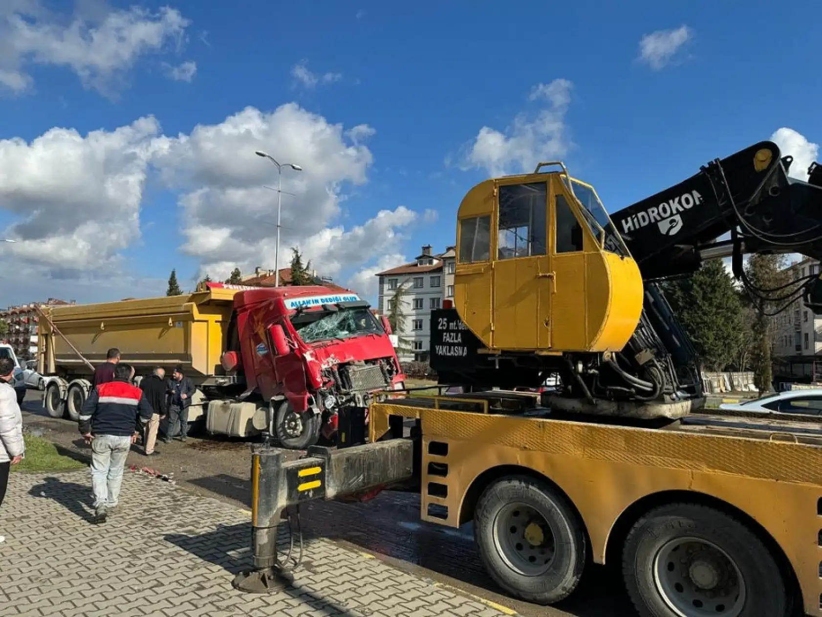 Ağır Vasıtalar Çarpıştı