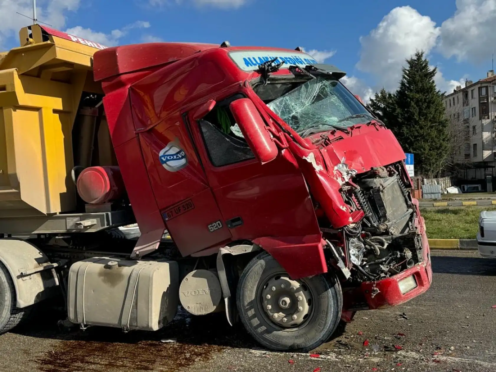 Ağır Vasıtalar Çarpıştı