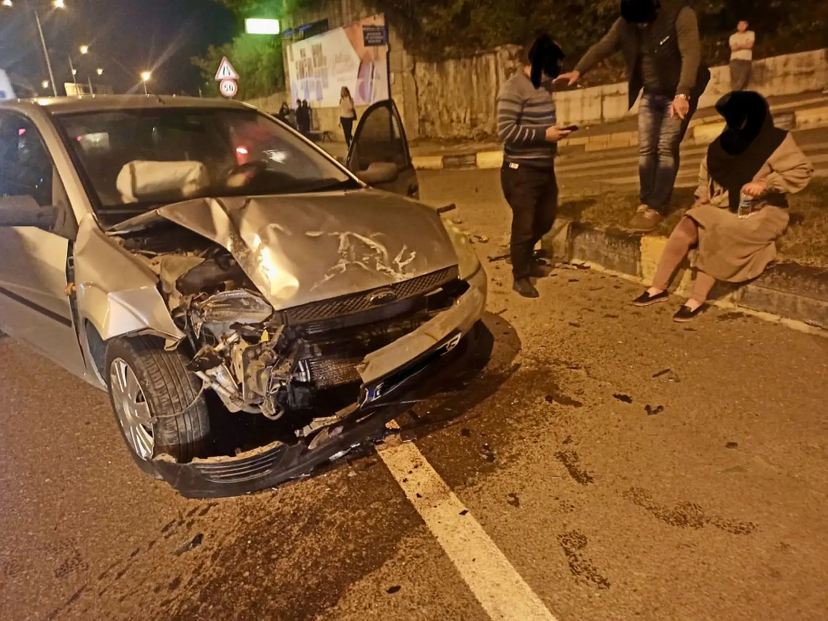 Hastane kavşağında çarpıştılar