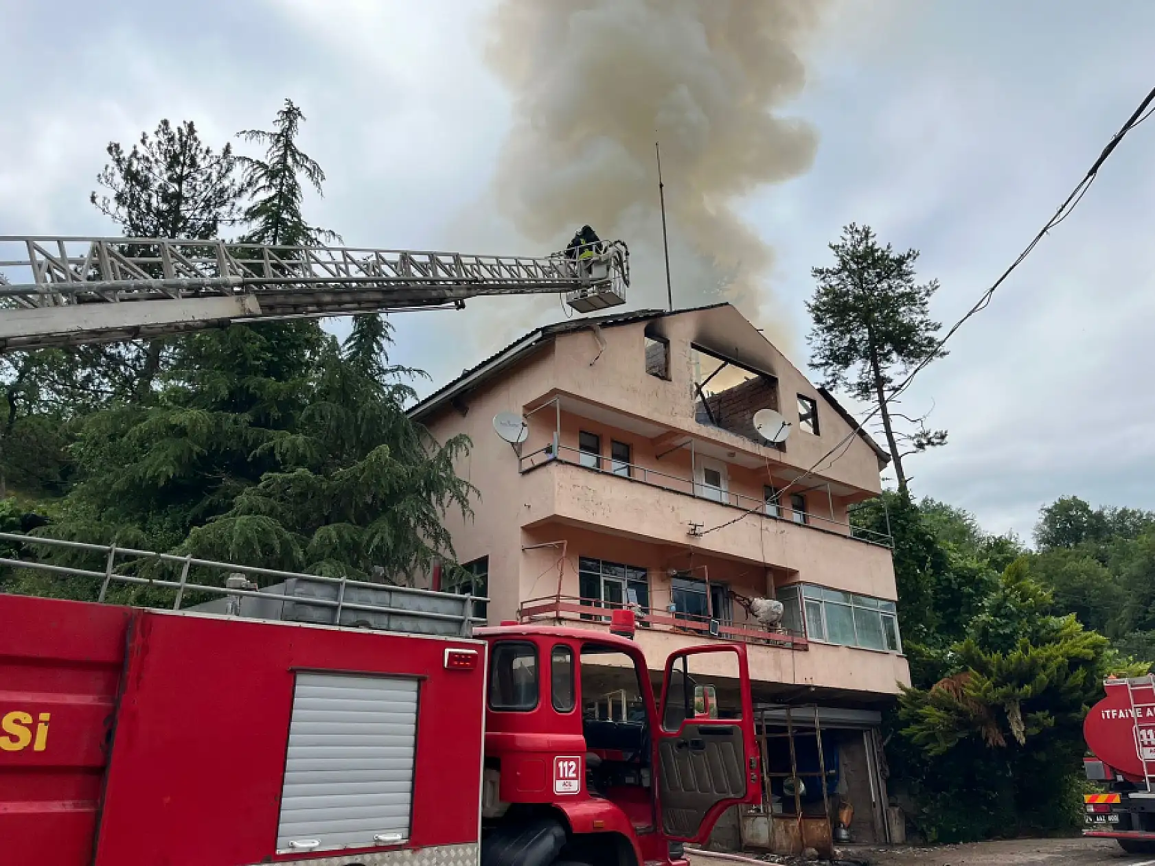 Çatı katını alevler sardı