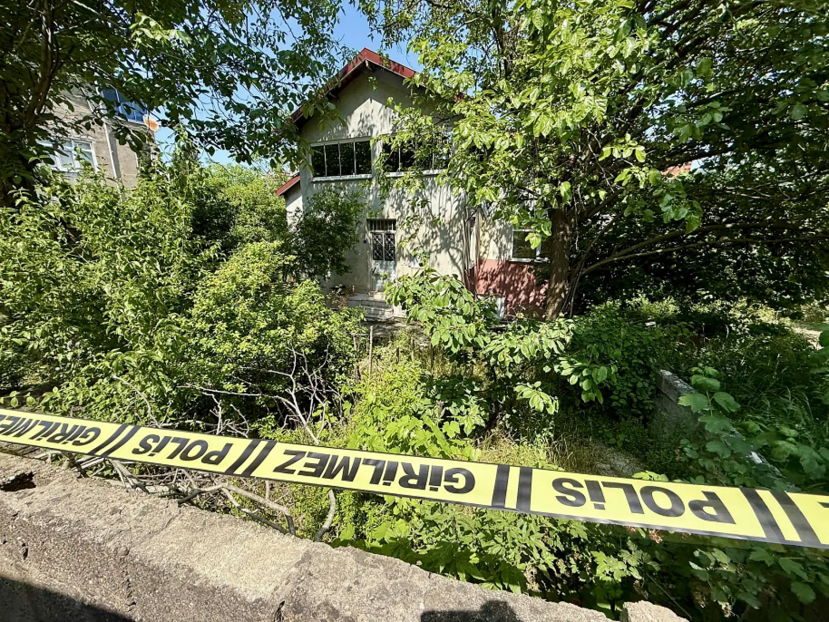 Evinin önünde ölü bulundu