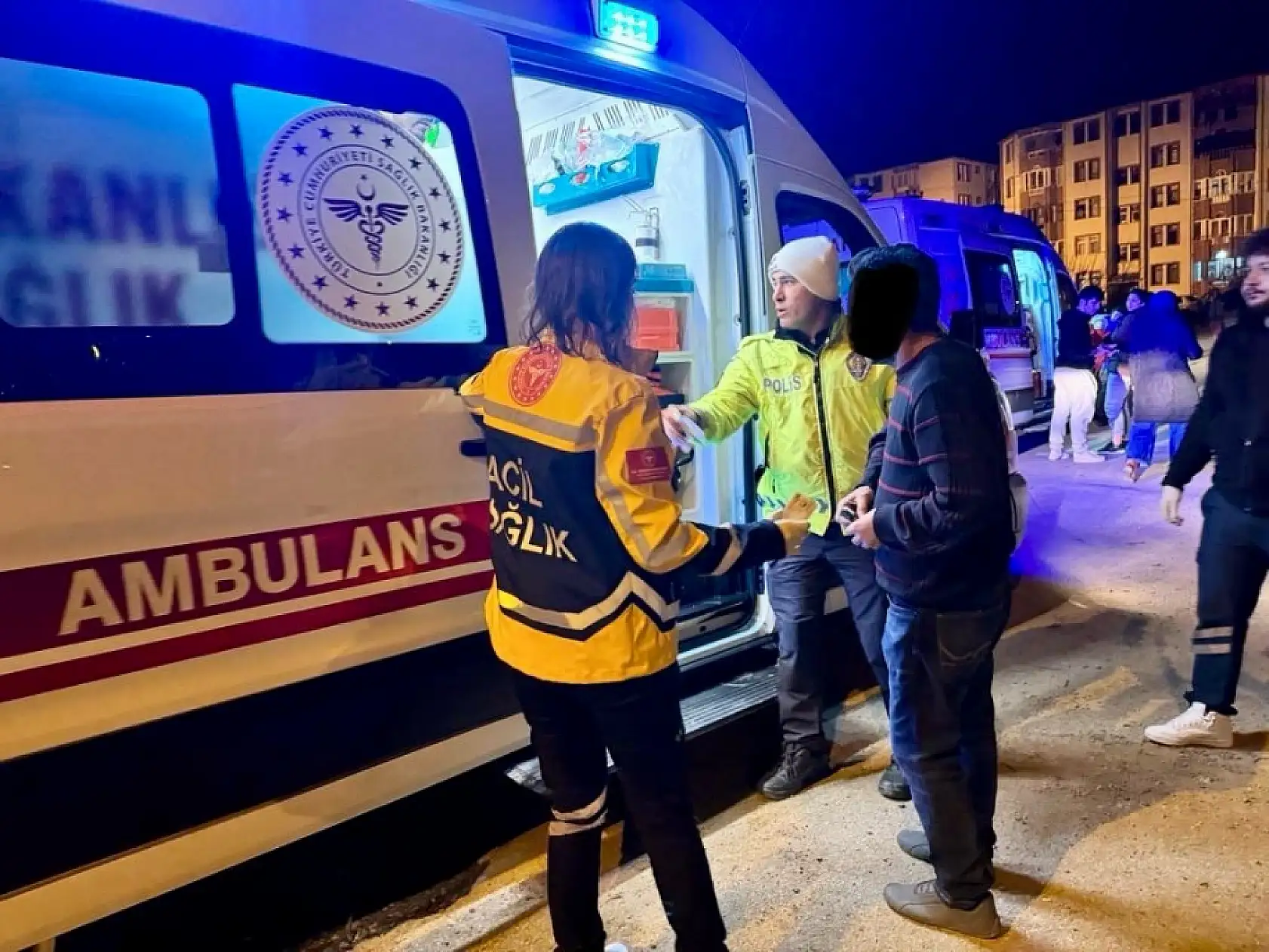 Yılın ilk kazasında durağa çarptı