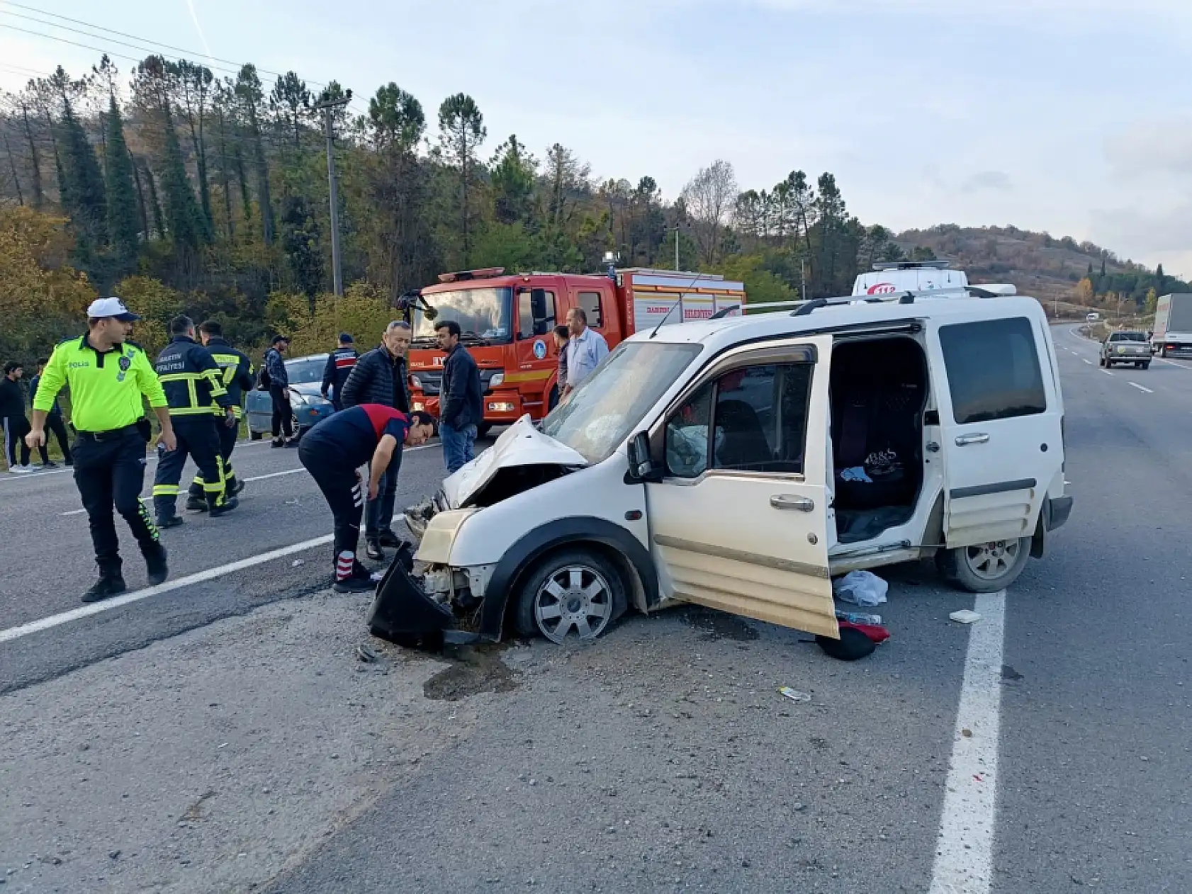 Potbaşında iki araç çarpıştı, yaralılar var