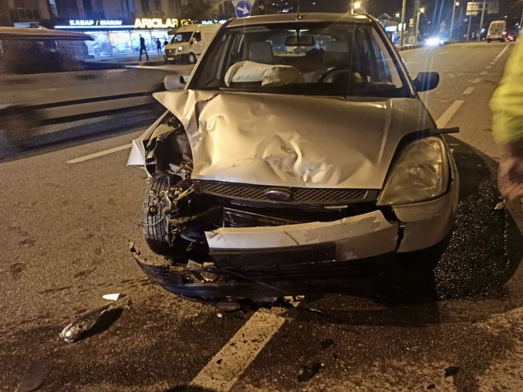 Hastane kavşağında çarpıştılar