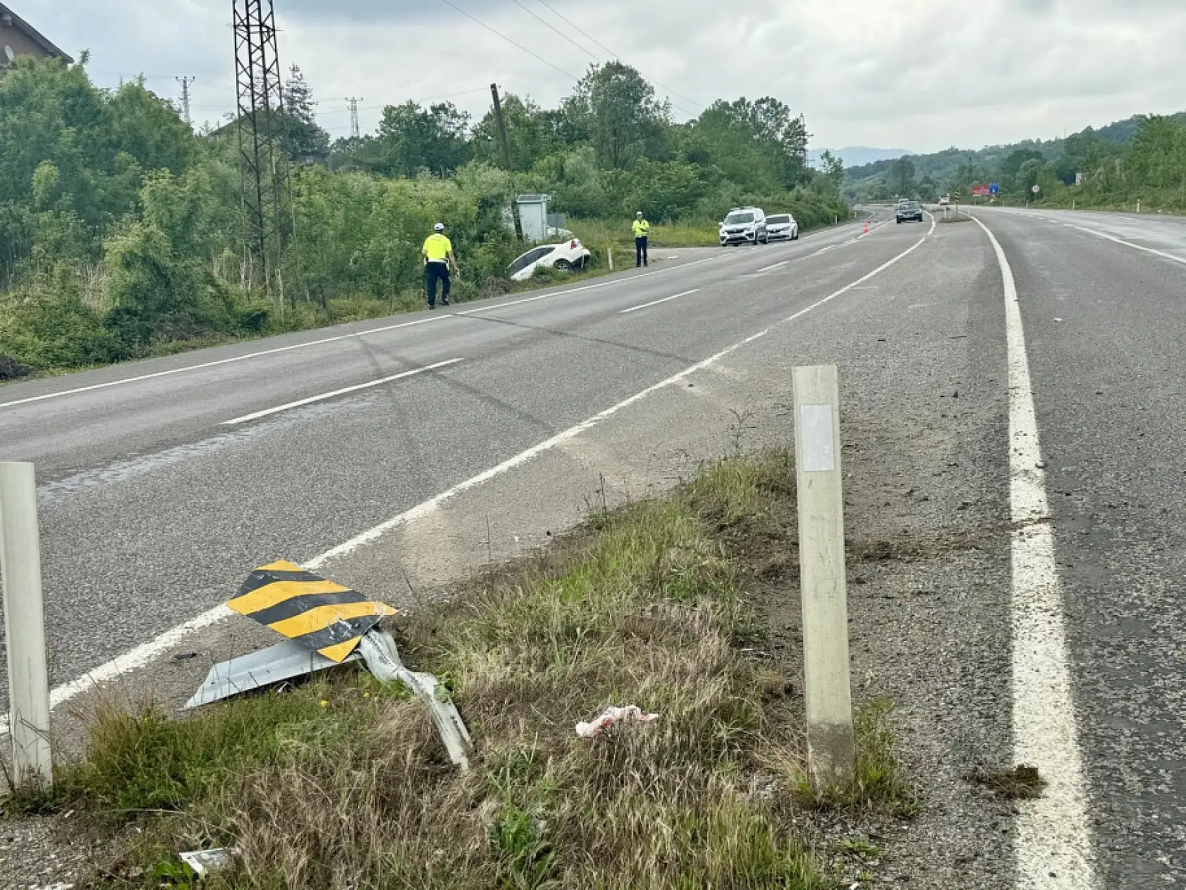 Karşı şeride geçti, şarampole uçtu