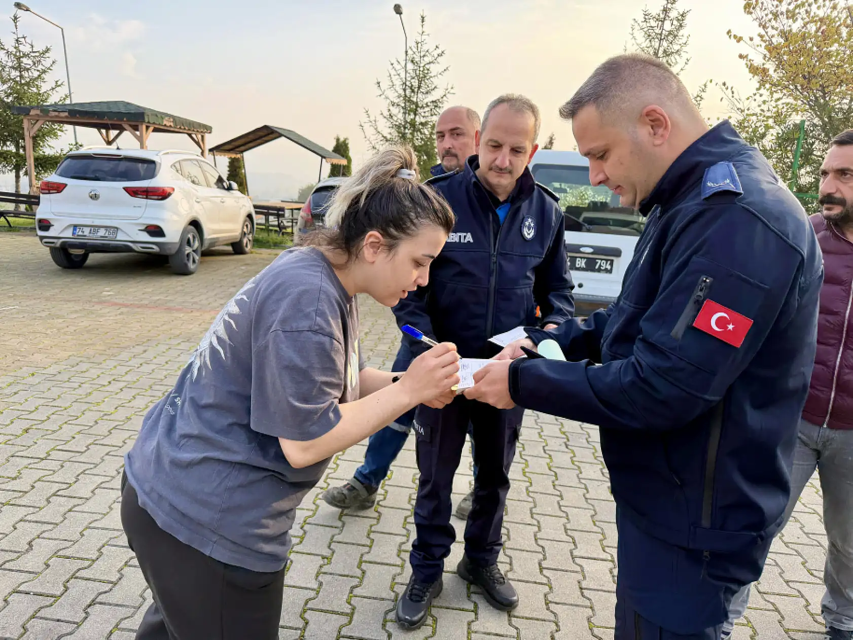 Temizlik personelinden örnek davranış