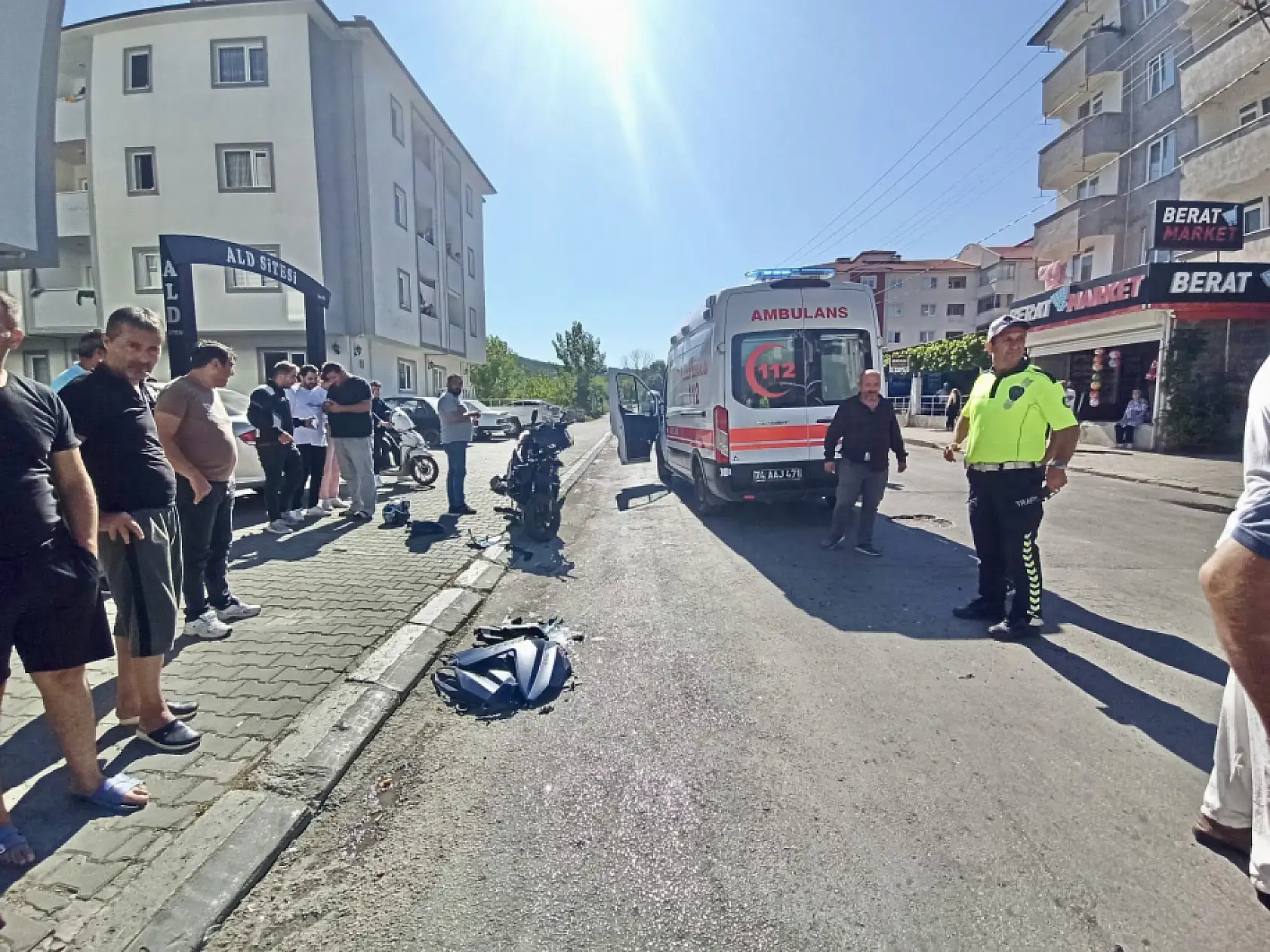 Motosiklet ile kamyonet çarpıştı