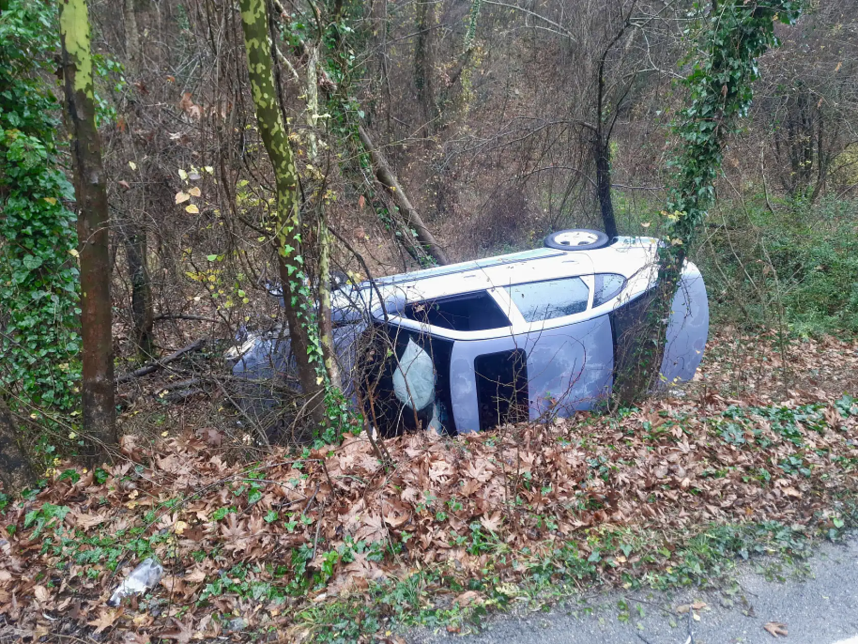 Otomobil Şarampole yuvarlandı