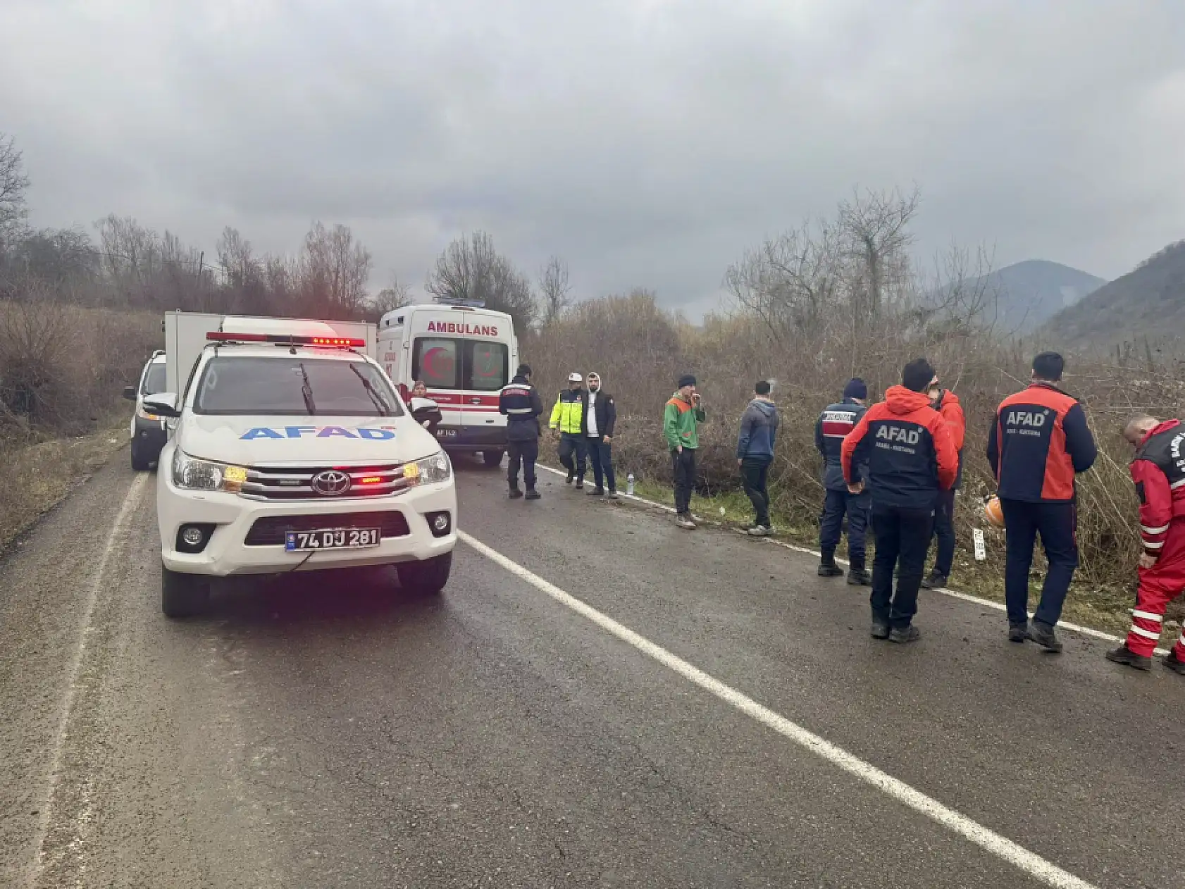 Araba şarampole uçtu