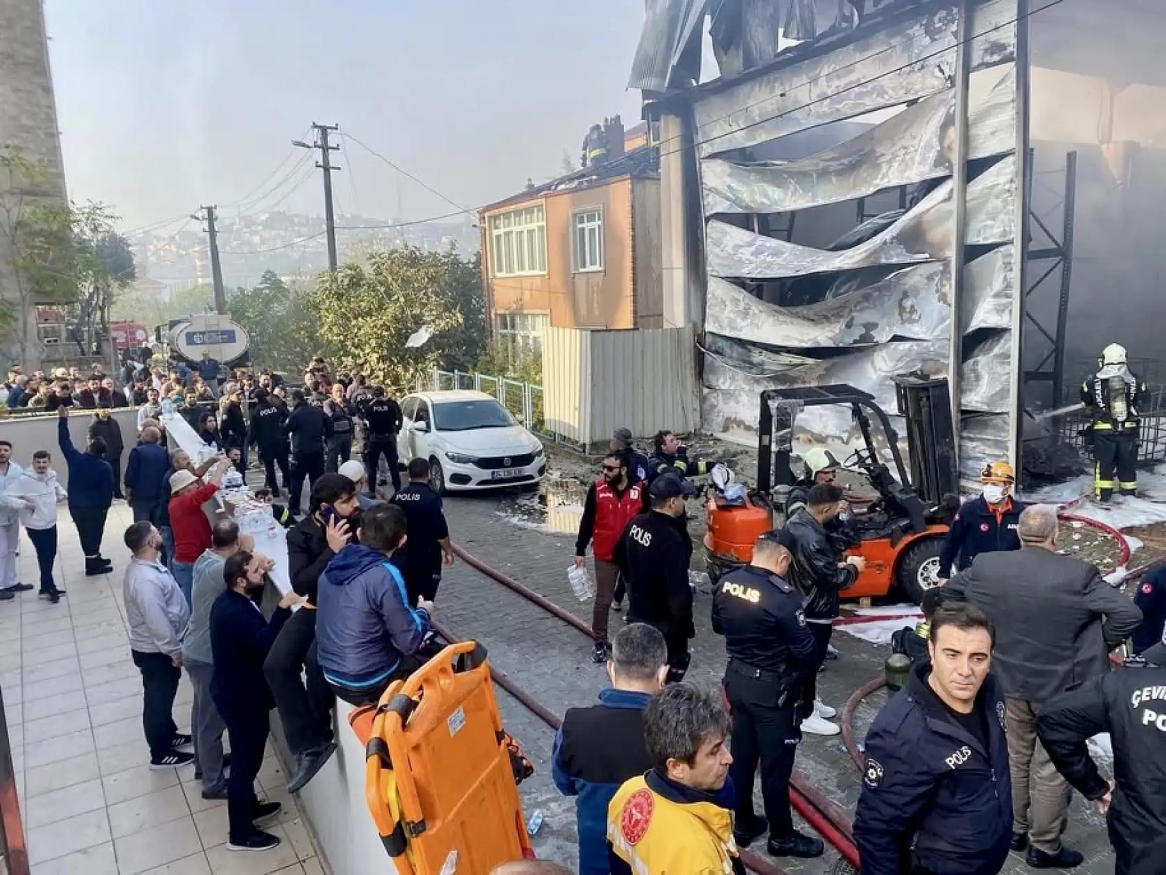 Kozmetik fabrikasında yangın