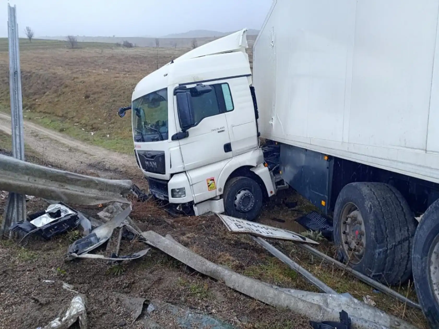 Tırın kontrolden çıktığı anlar!