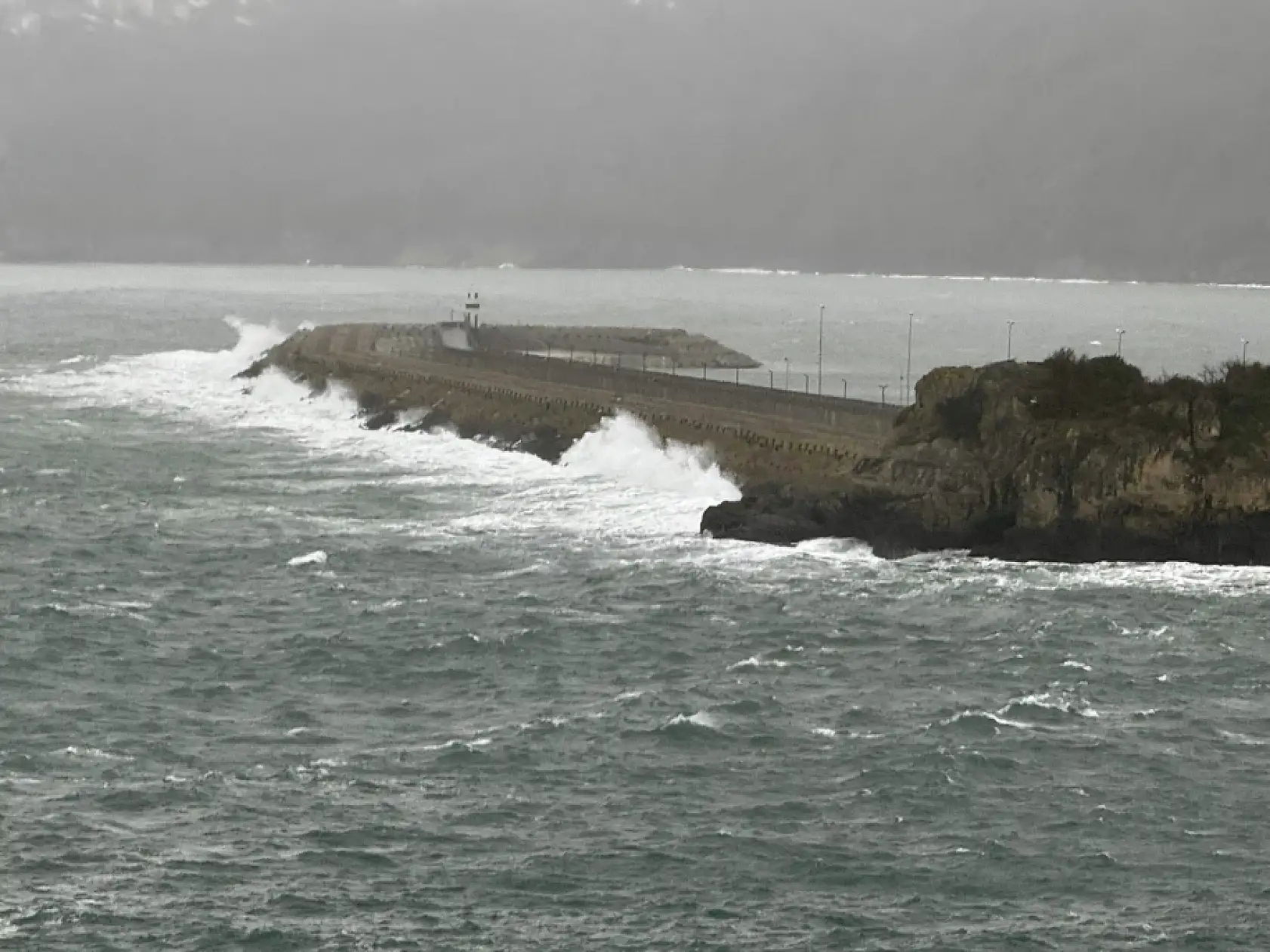 Meteorolojik uyarıdan sonra fırtına çıktı