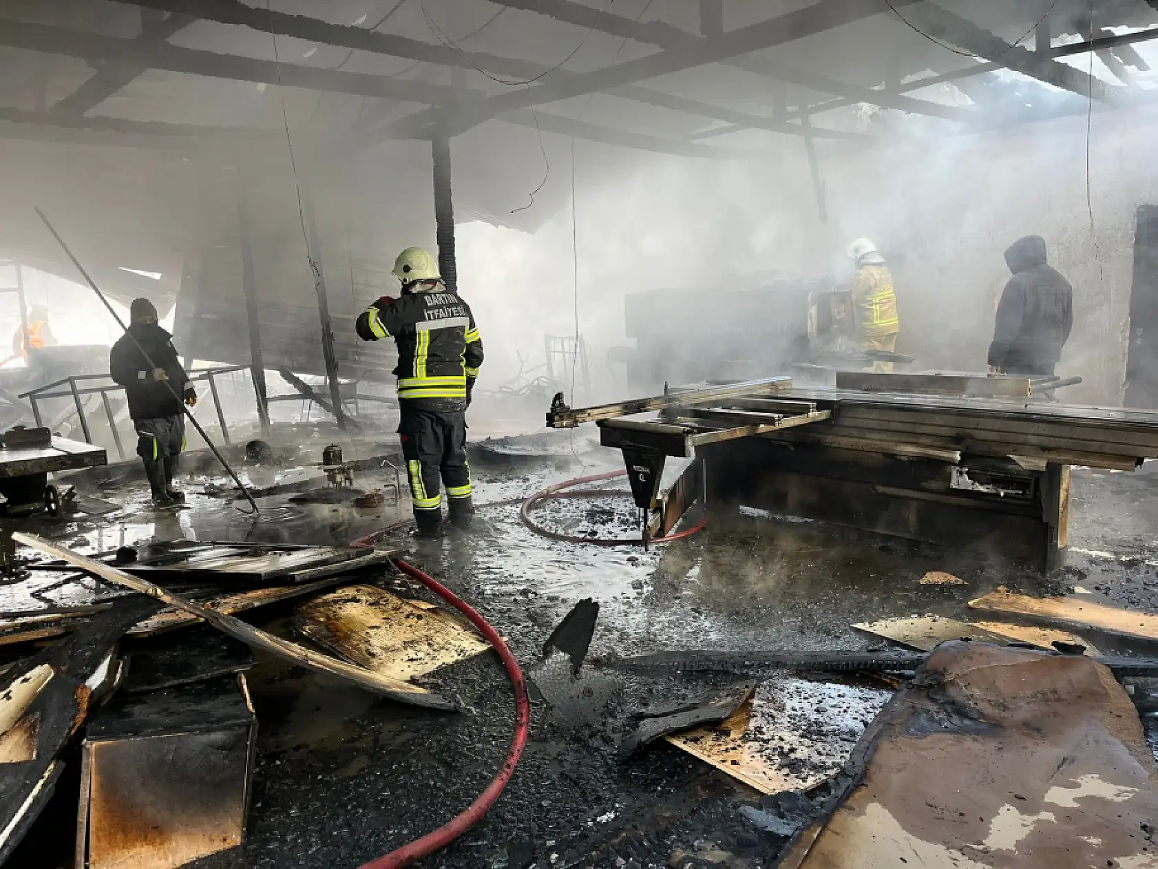 Mobilya atölyesinde yangın çıktı