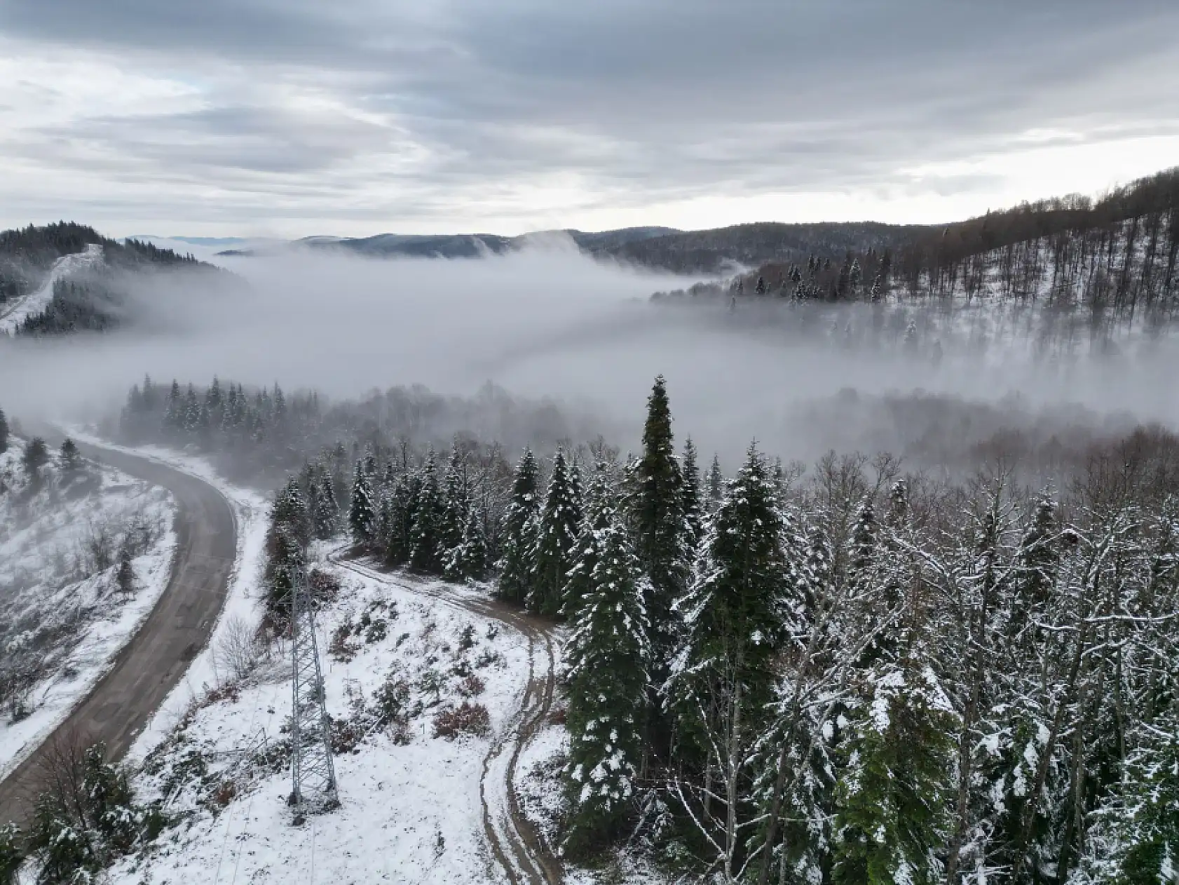 Yüksek kesimlerde kar manzarası