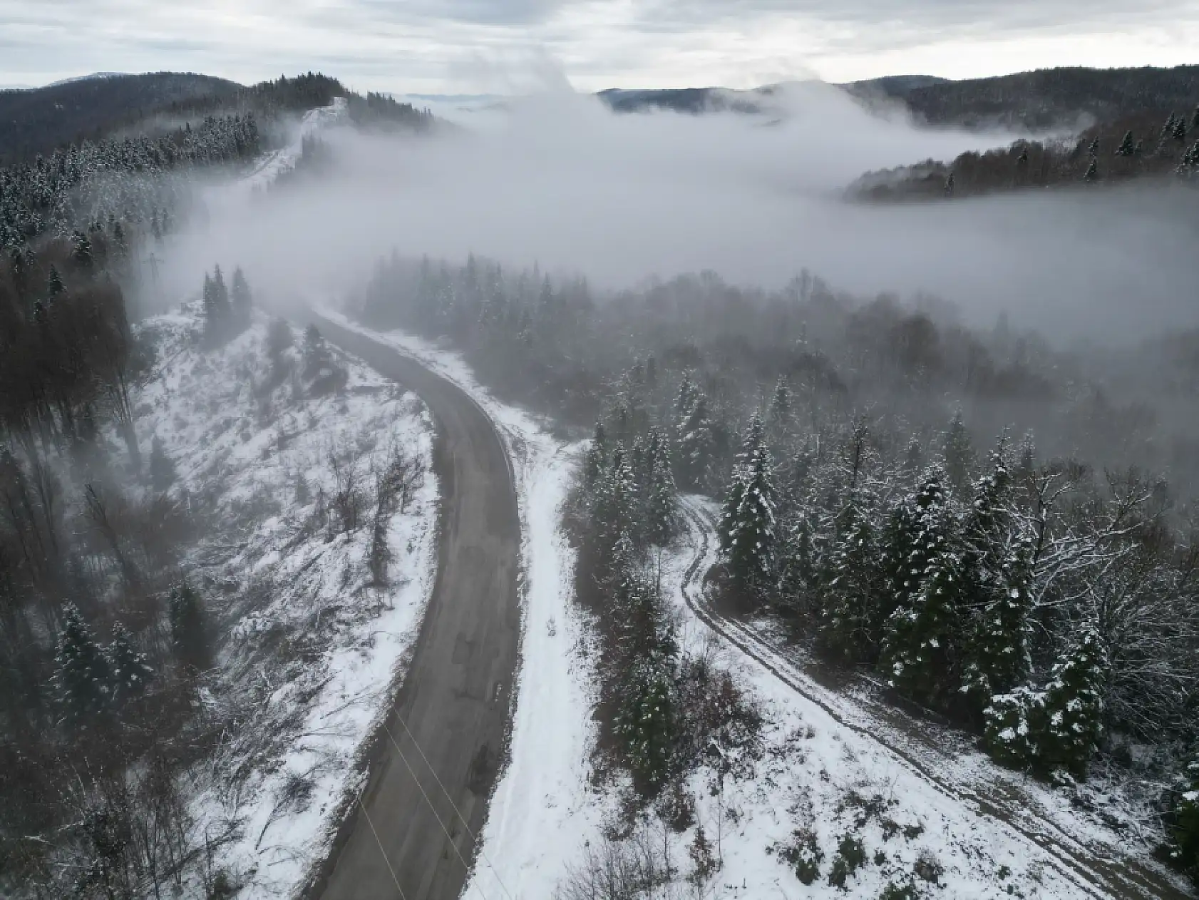 Yüksek kesimlerde kar manzarası