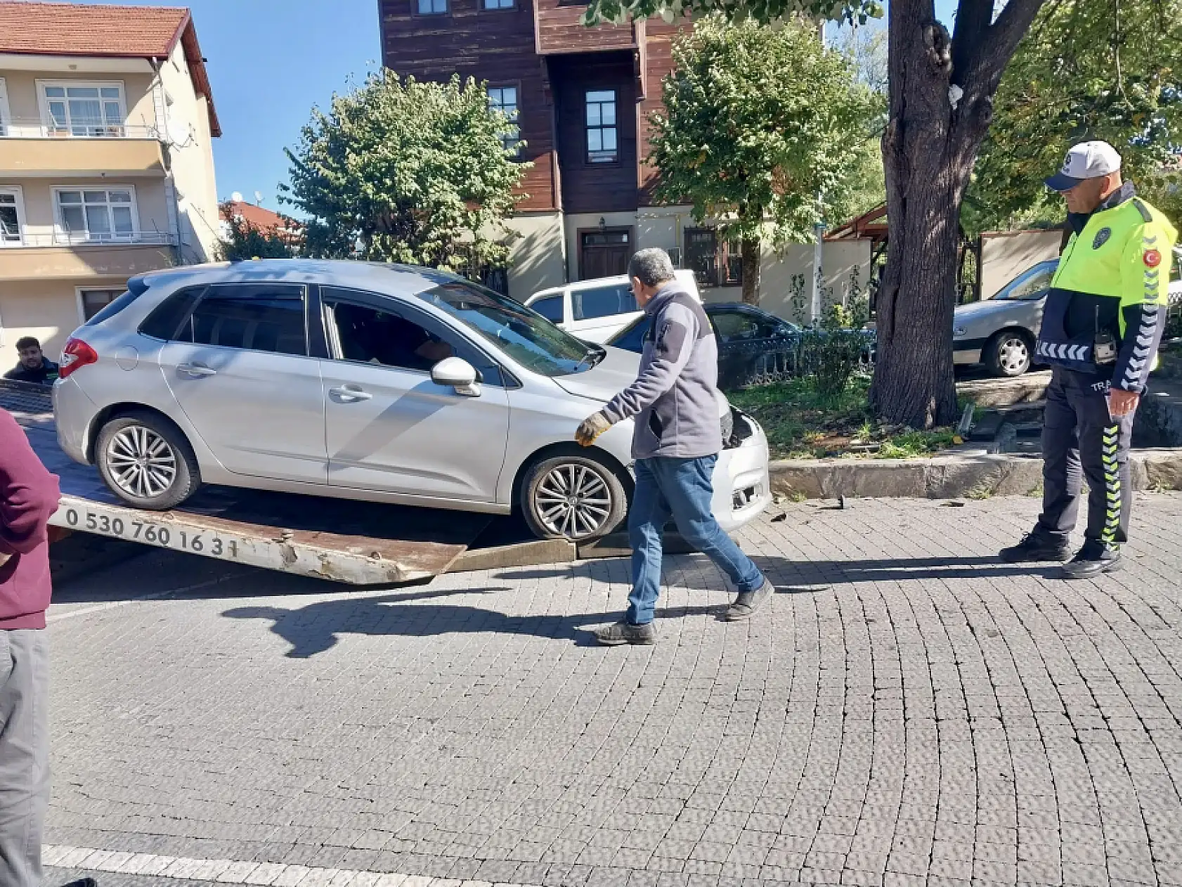 Çeşme bahçesine girdi