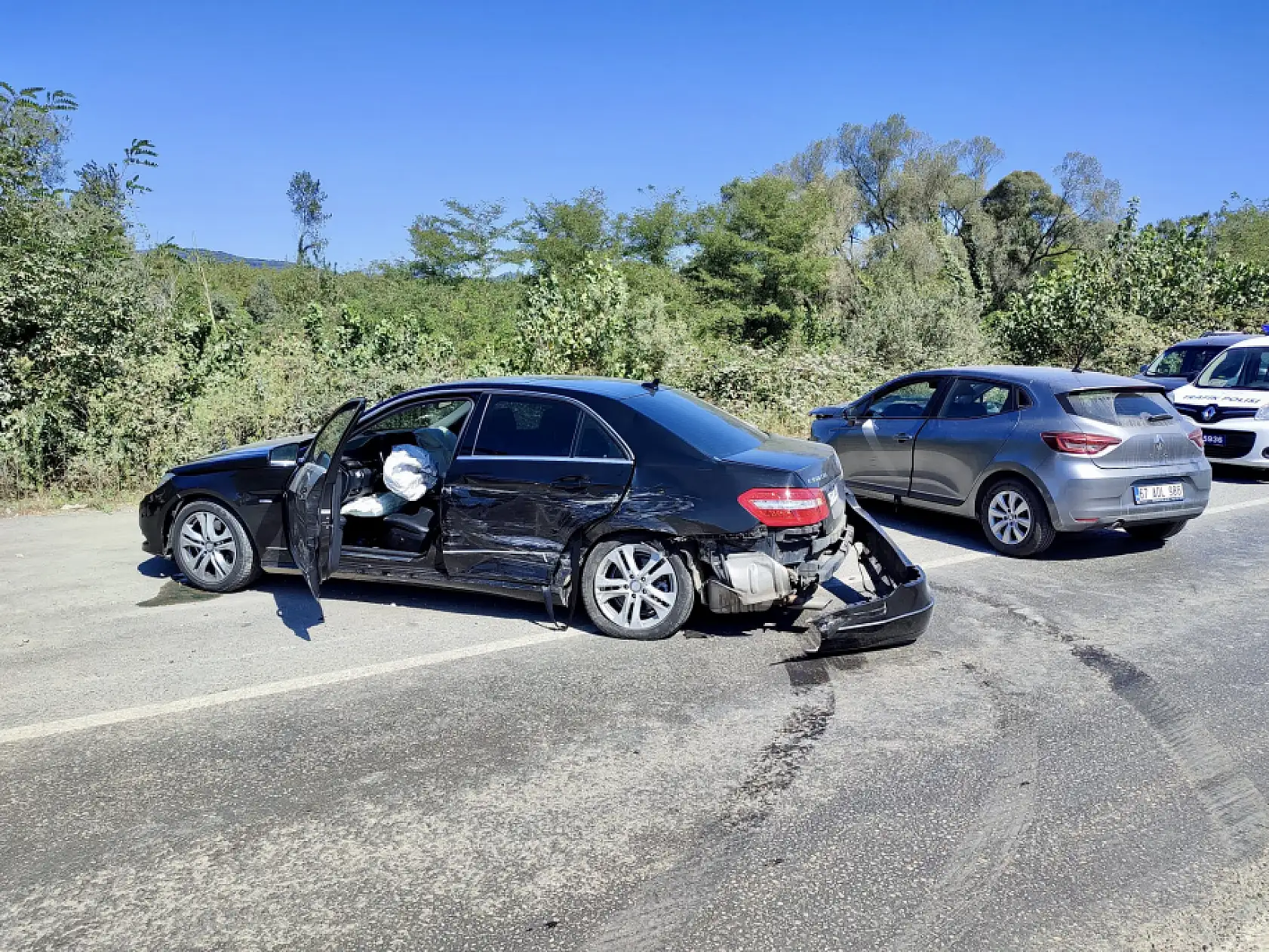 Araçlar birbirine girdi