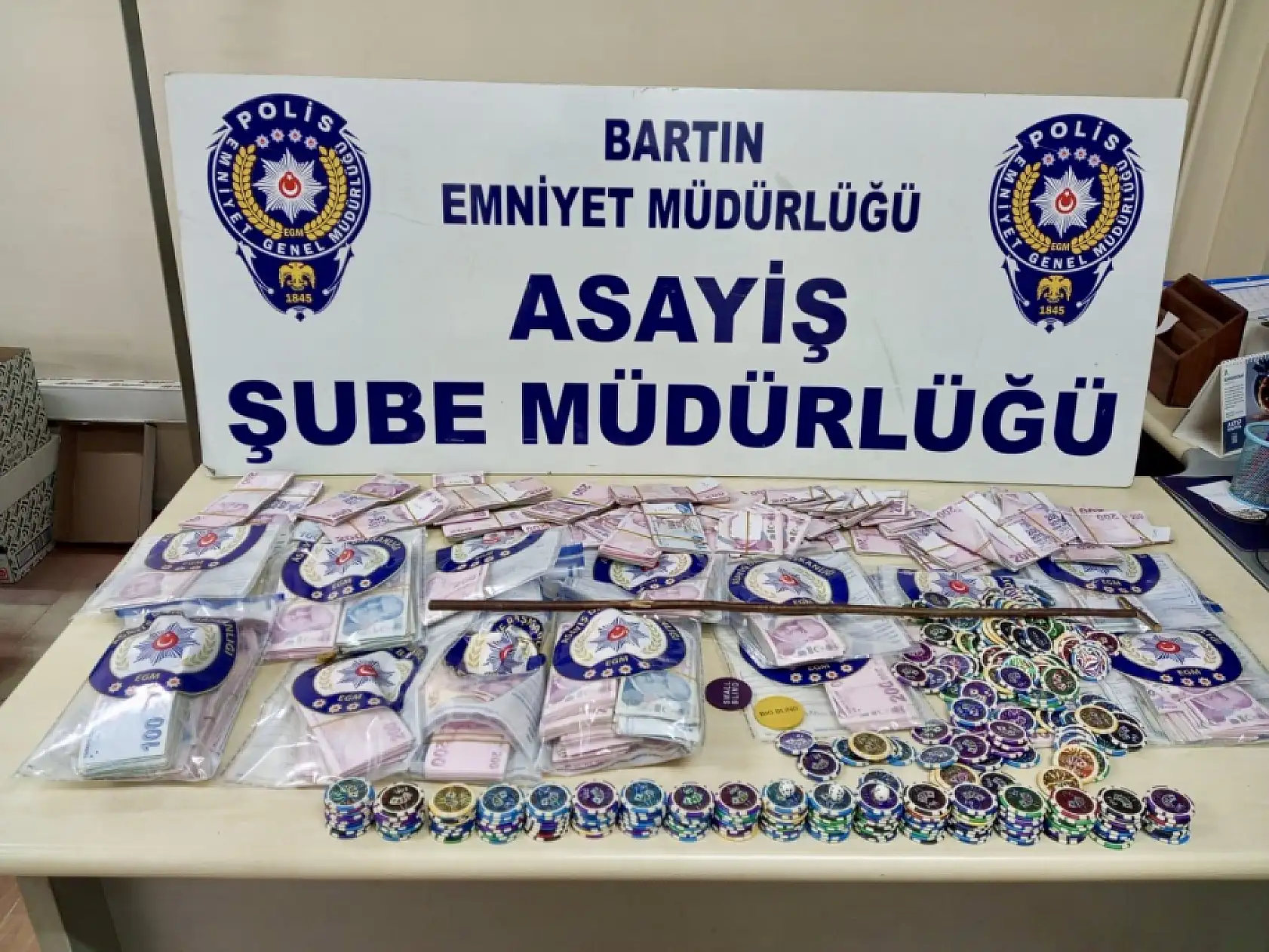 Binlerce lira paraya el konuldu