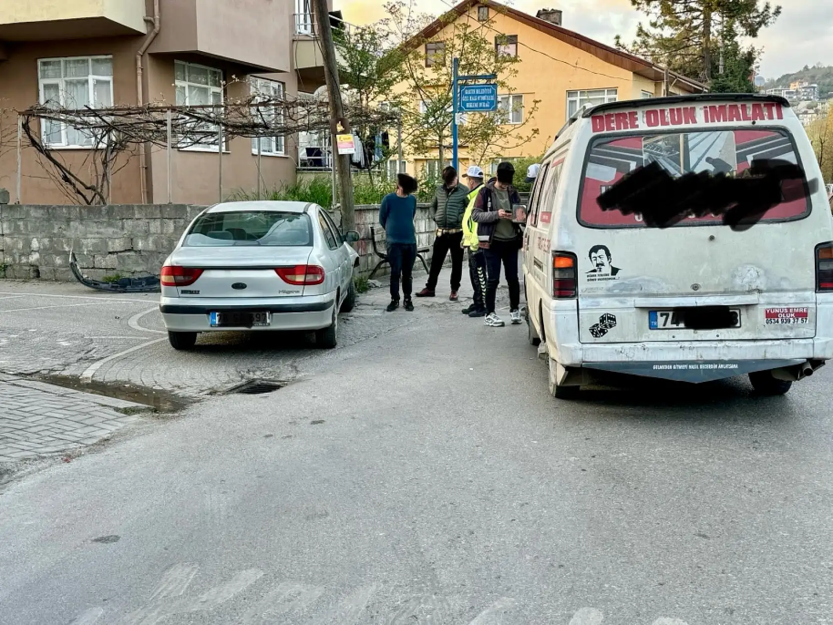 Bahçe duvarına çarptı