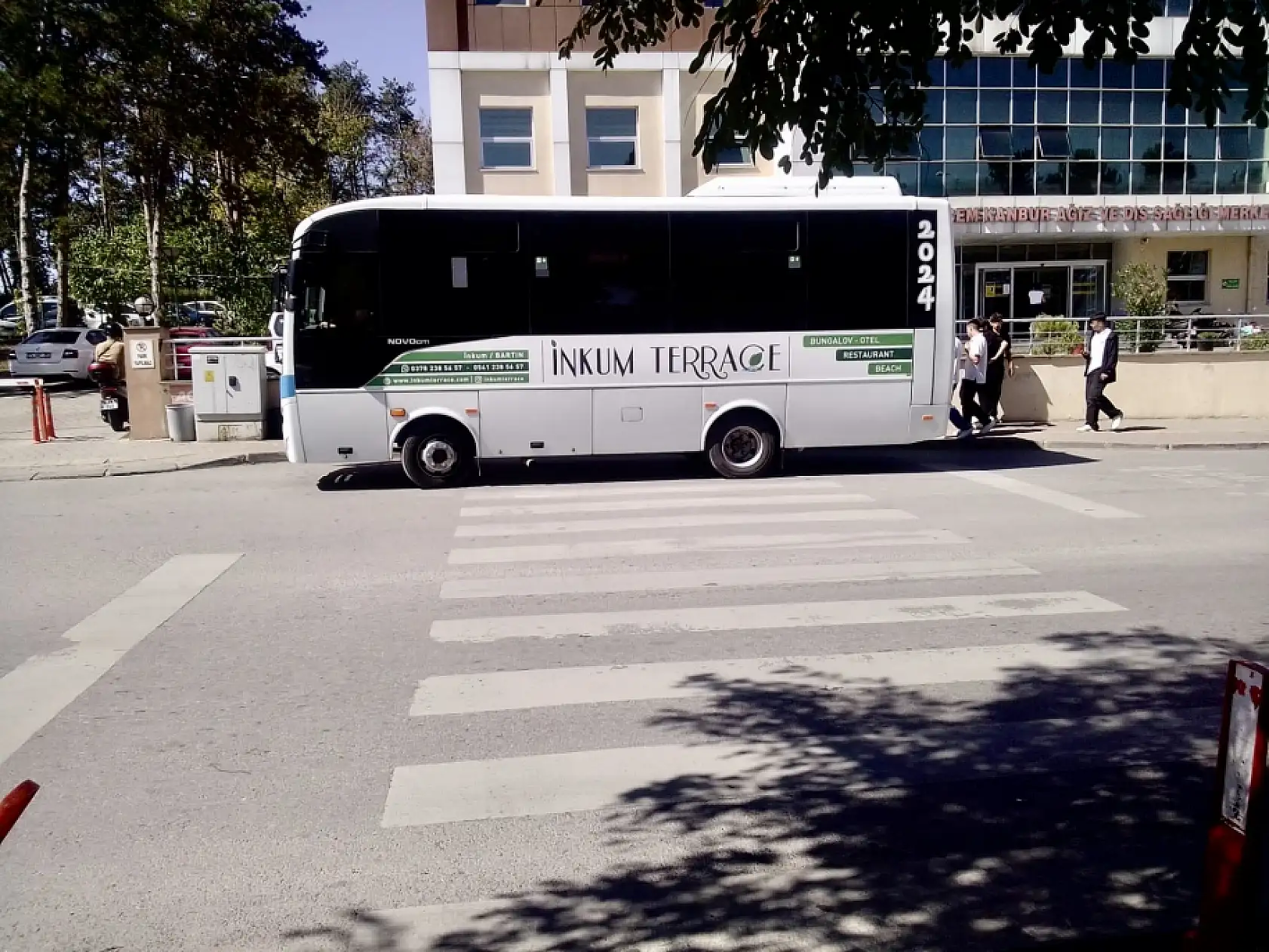 Hastane önünde ilginç durum