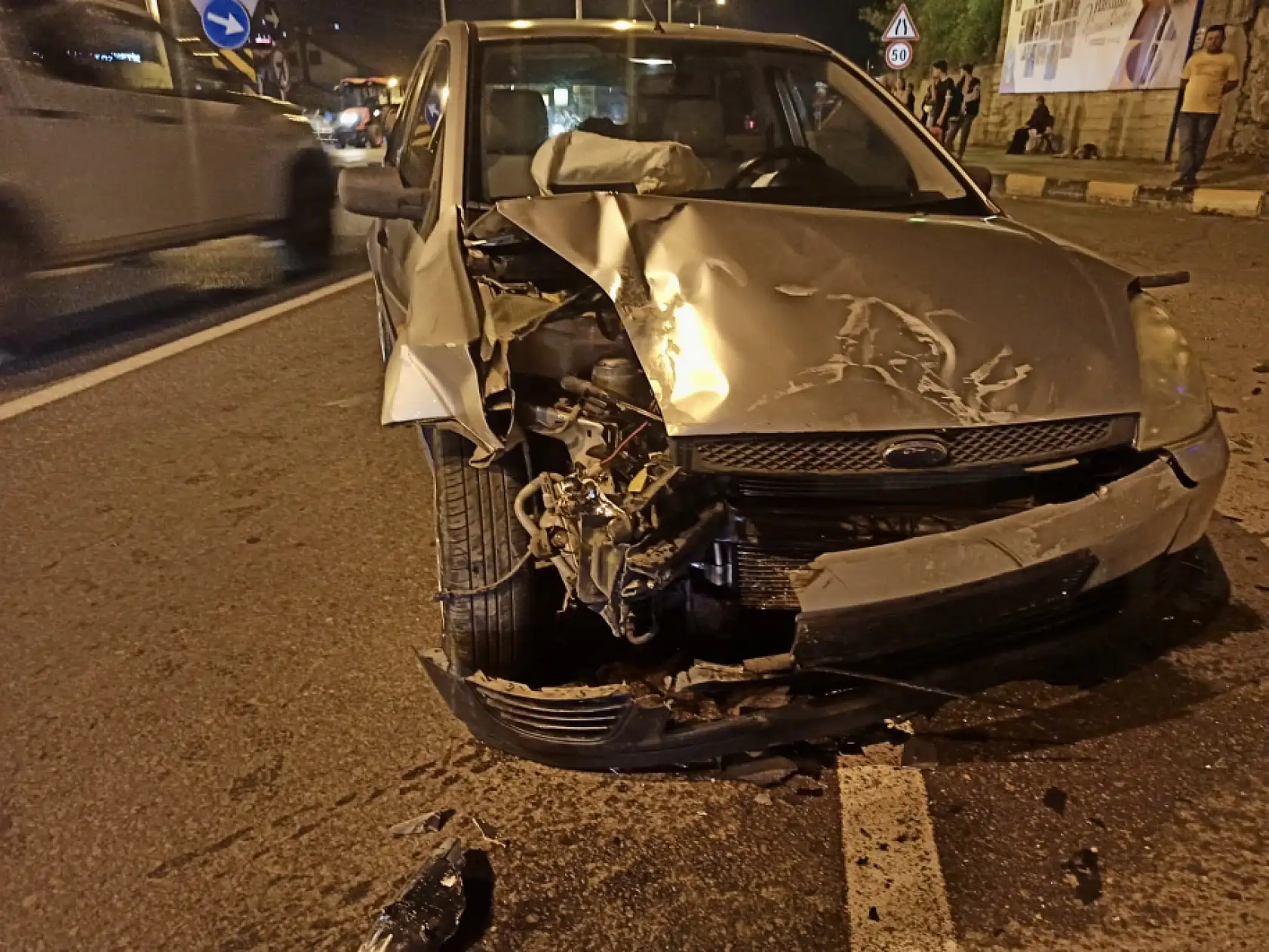 Hastane kavşağında çarpıştılar