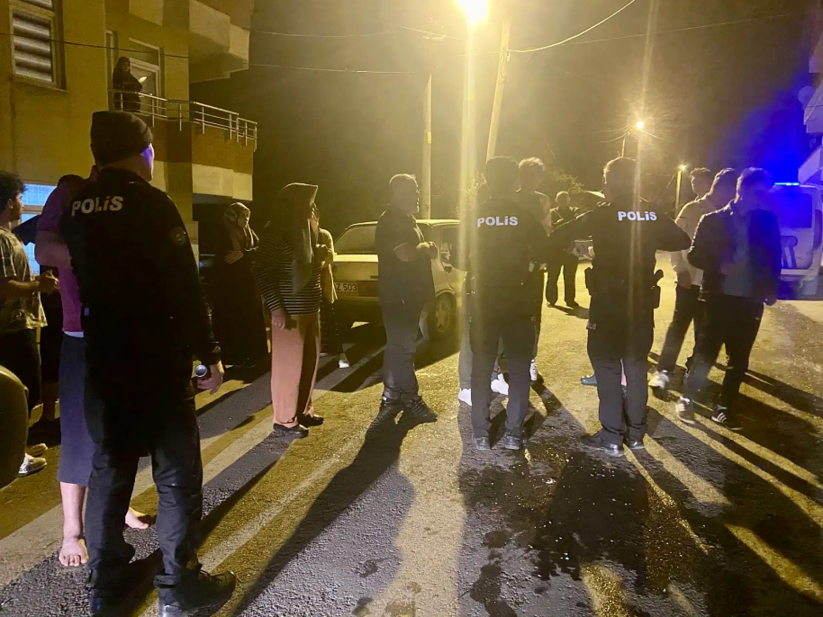 Mahallede kavga, iki grup birbirine girdi