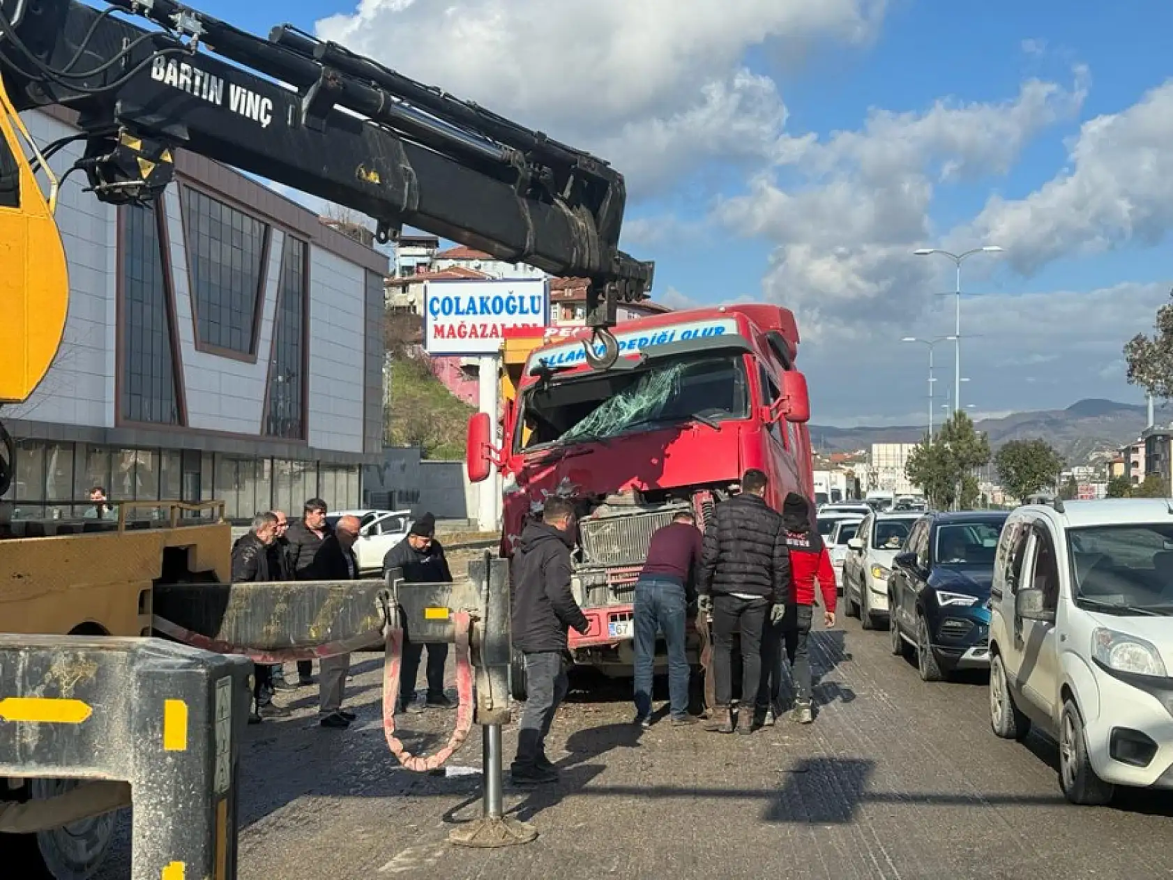 Ağır Vasıtalar Çarpıştı