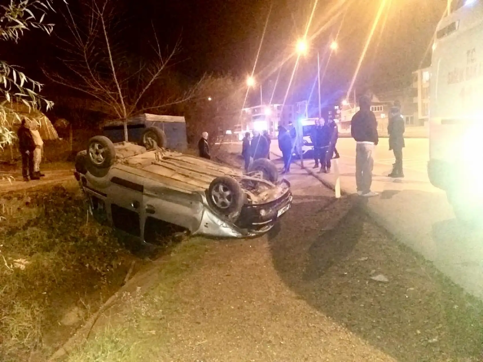 Kontrolden çıkan araç takla attı