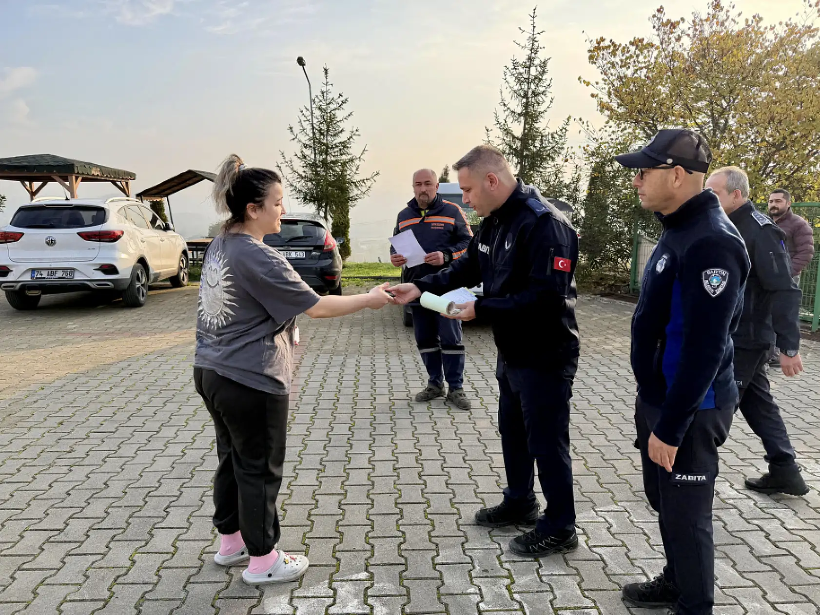 Temizlik personelinden örnek davranış