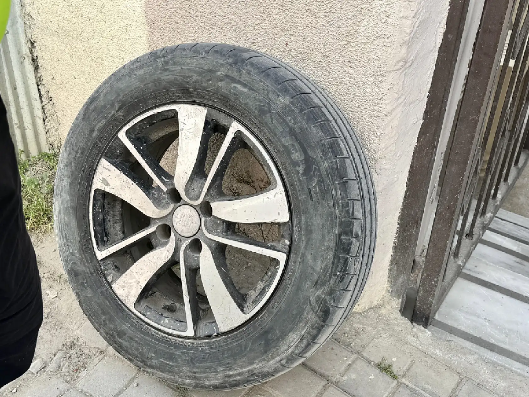 Seyir halindeyken lastiği çıktı