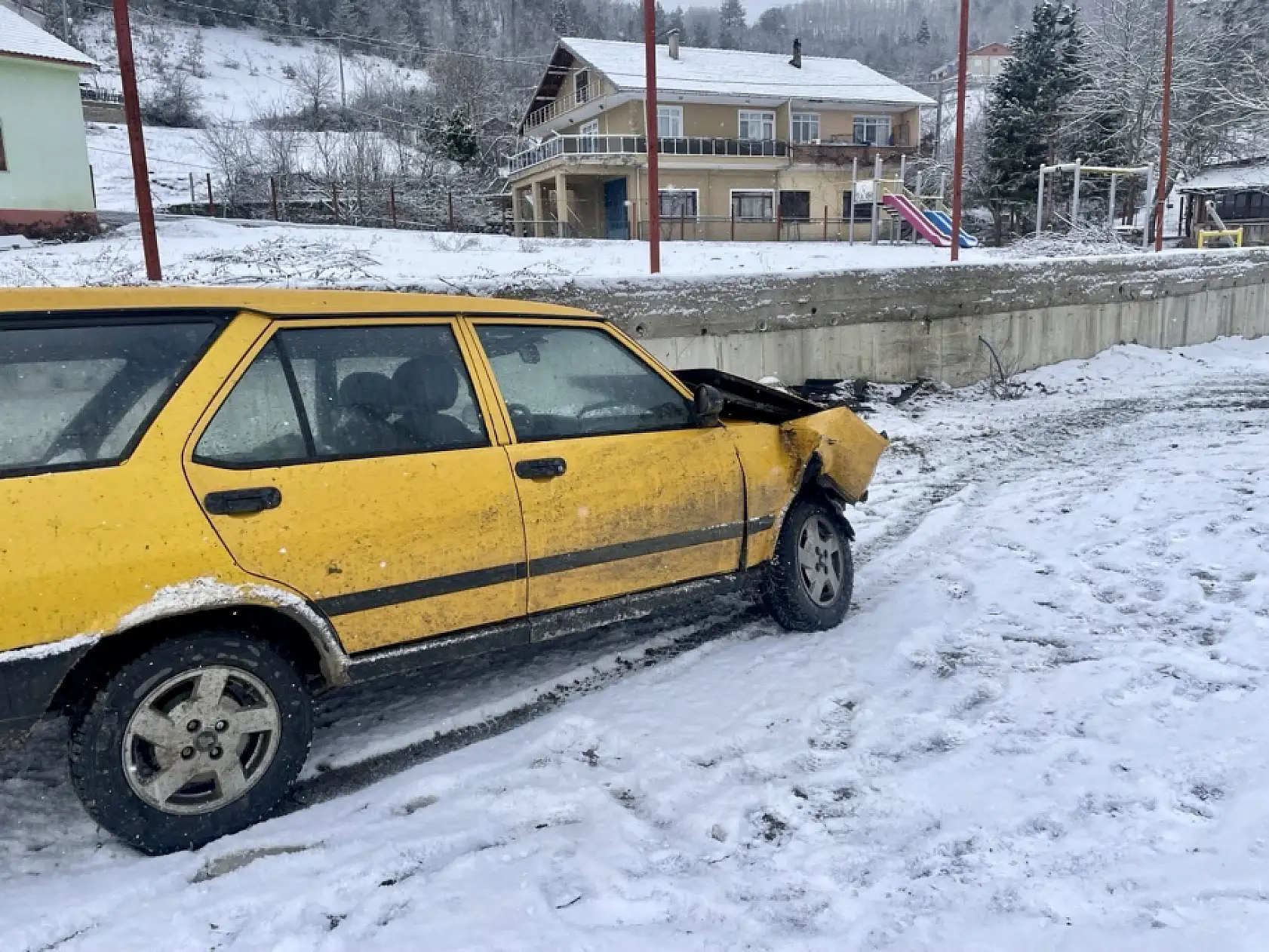Dolmuş durağında ambulans bekledi
