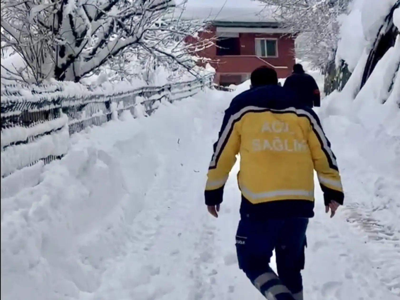 Zorlu kışta hayat kurtaran müdahale