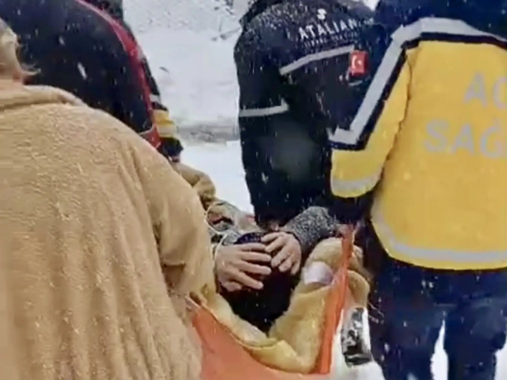 Zorlu kışta hayat kurtaran müdahale