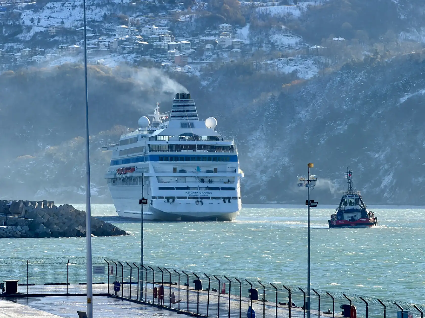 Astoria Grande, limana yanaşamadı