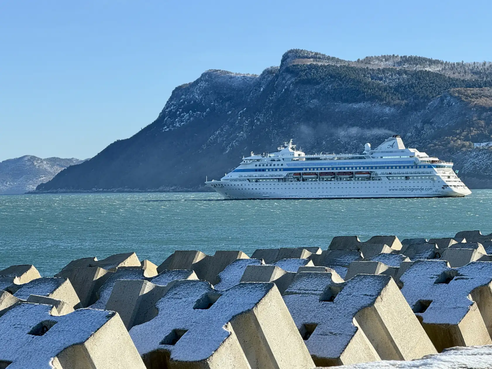 Astoria Grande, limana yanaşamadı
