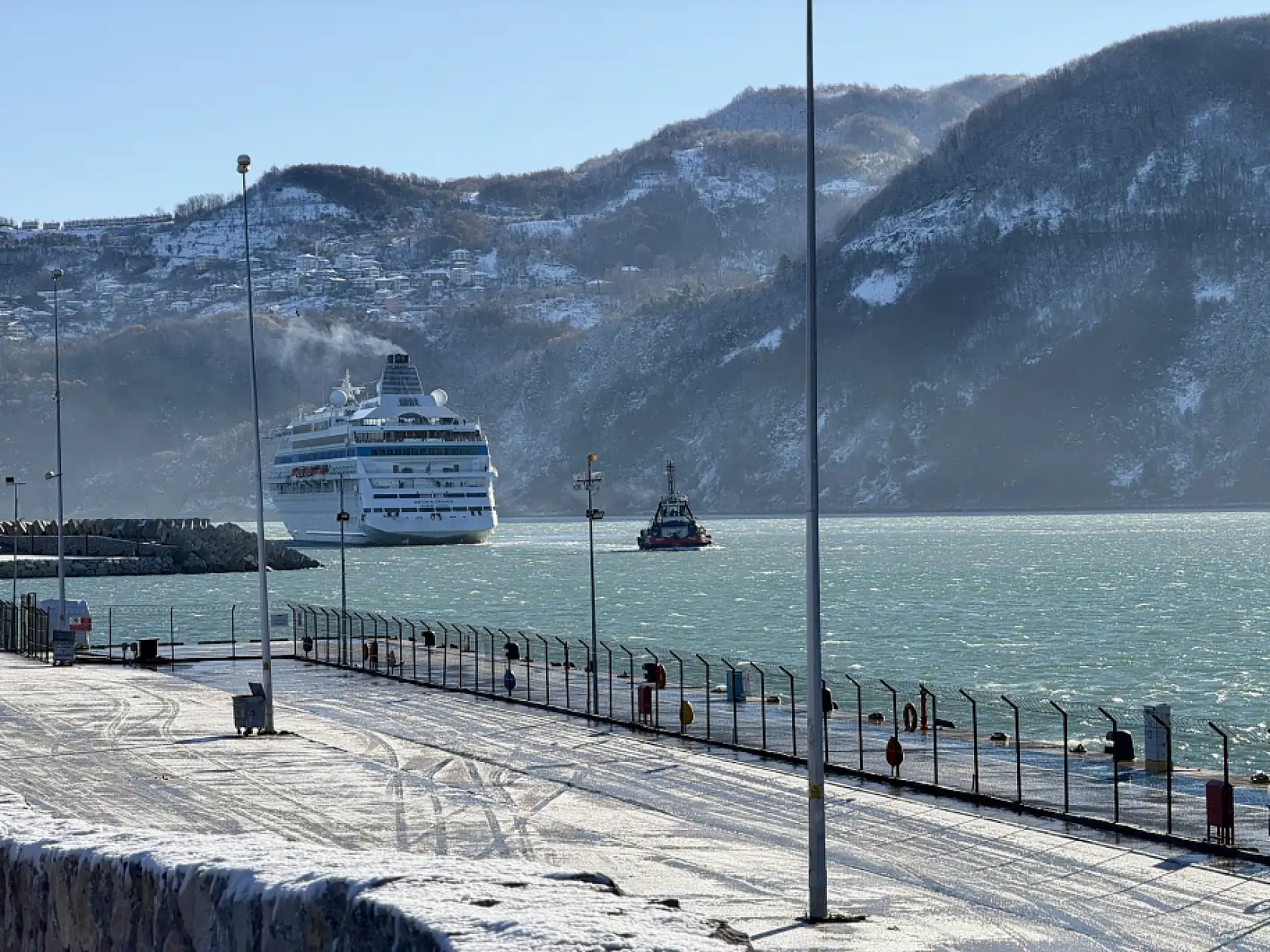 Astoria Grande, limana yanaşamadı