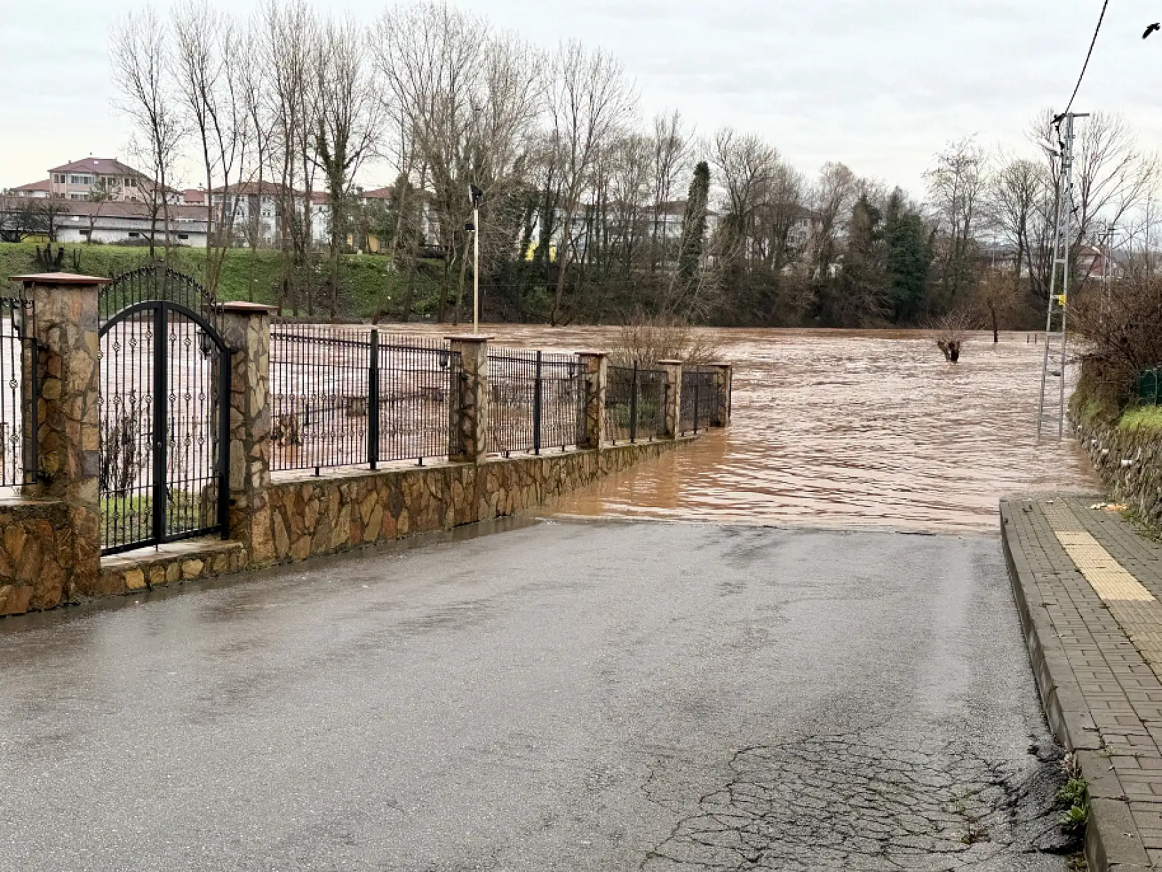 Su seviyesi 3 metre yükseldi