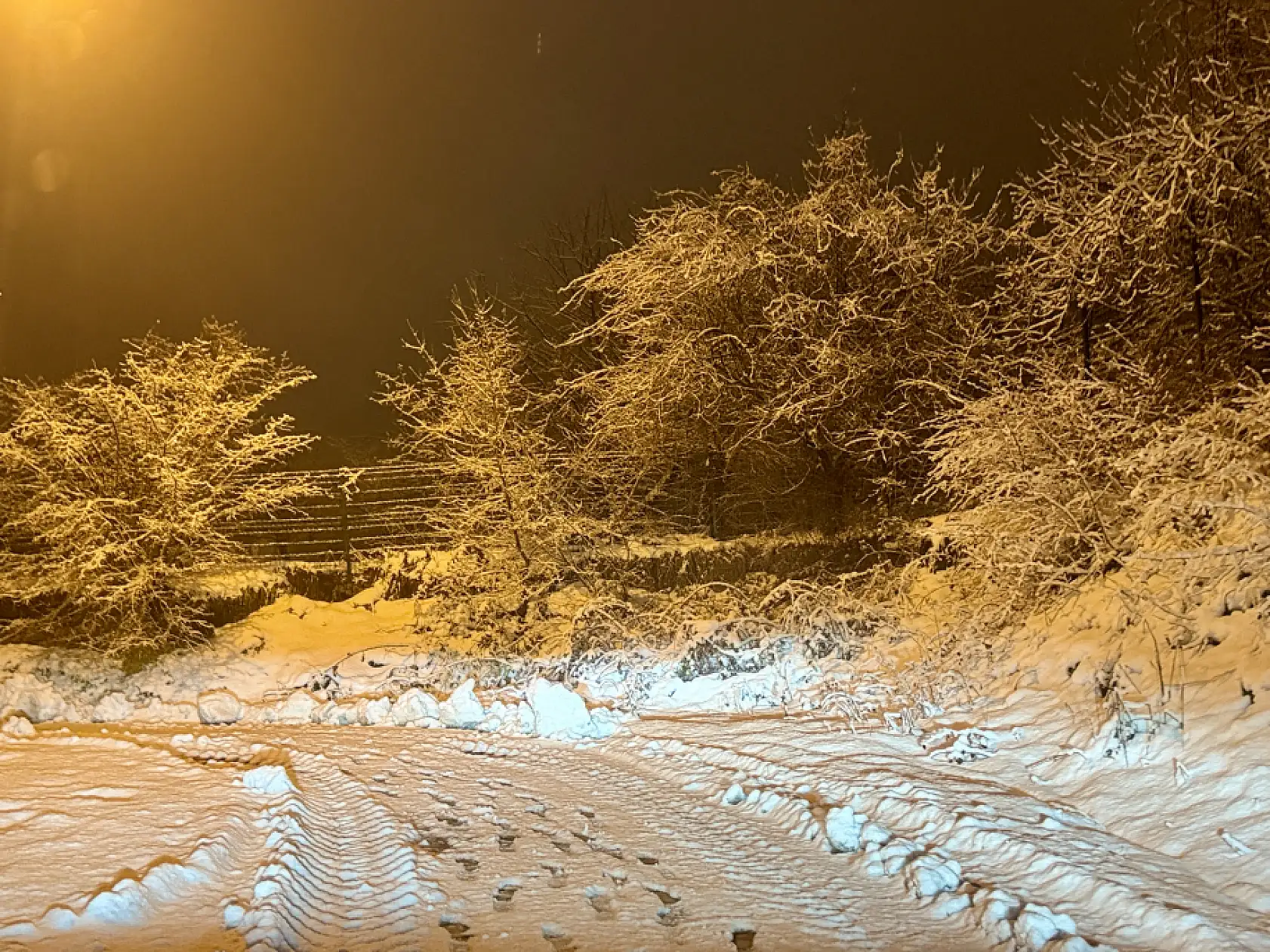 Karda kapanan yollar açılıyor